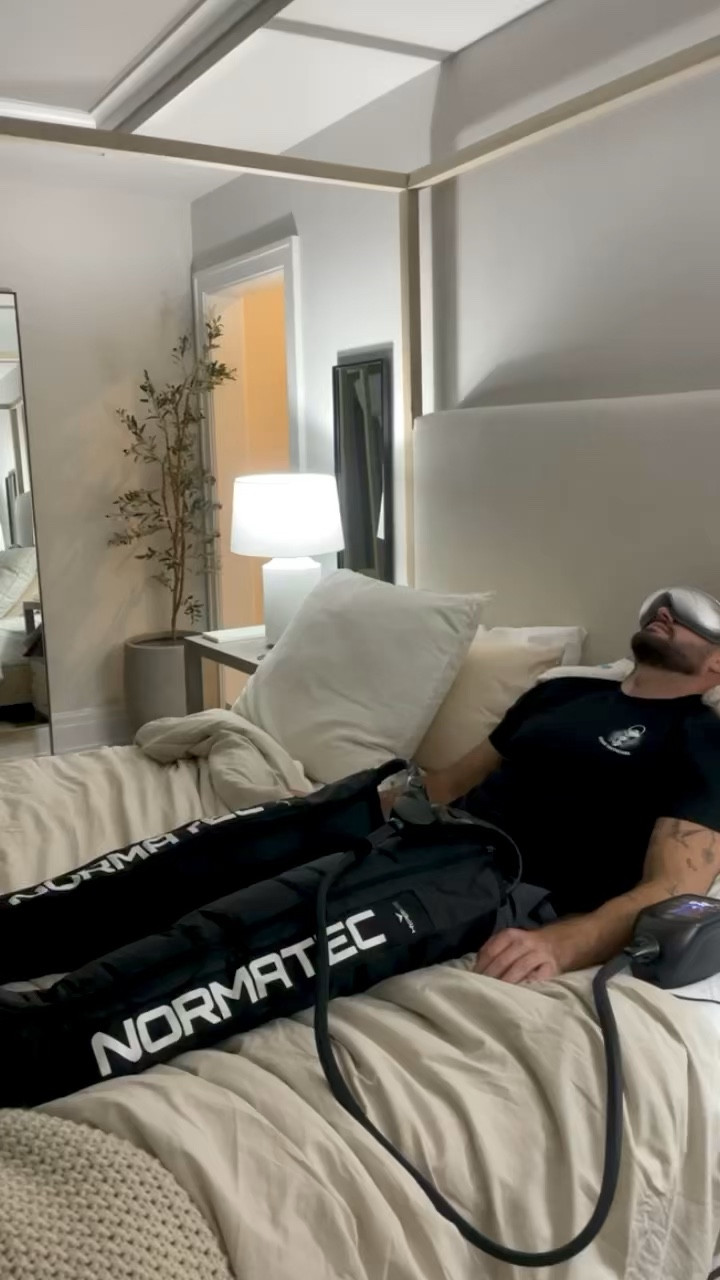 What to gift this season to literally everyone!!! 
Eye massager - add a big red bow it makes the perfect gift!
Heats, massages, compression, music - helps with headaches 

Leg compression 

Cordless Diffuser 