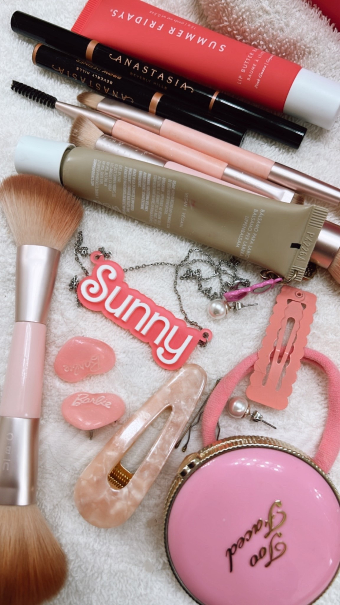 Mood: ☀️☀️☀️
… happy Friday!

Necklace: The Sunny La La
All else: linked! ✨


#LTKBeauty