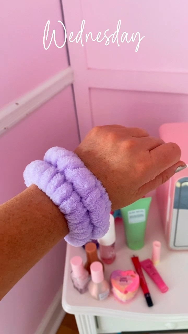 How cute are these wristbands to stop the water from dripping down your arm when you wash your face!  So cute for kids!! 

#LTKKids #LTKBeauty #LTKFindsUnder50