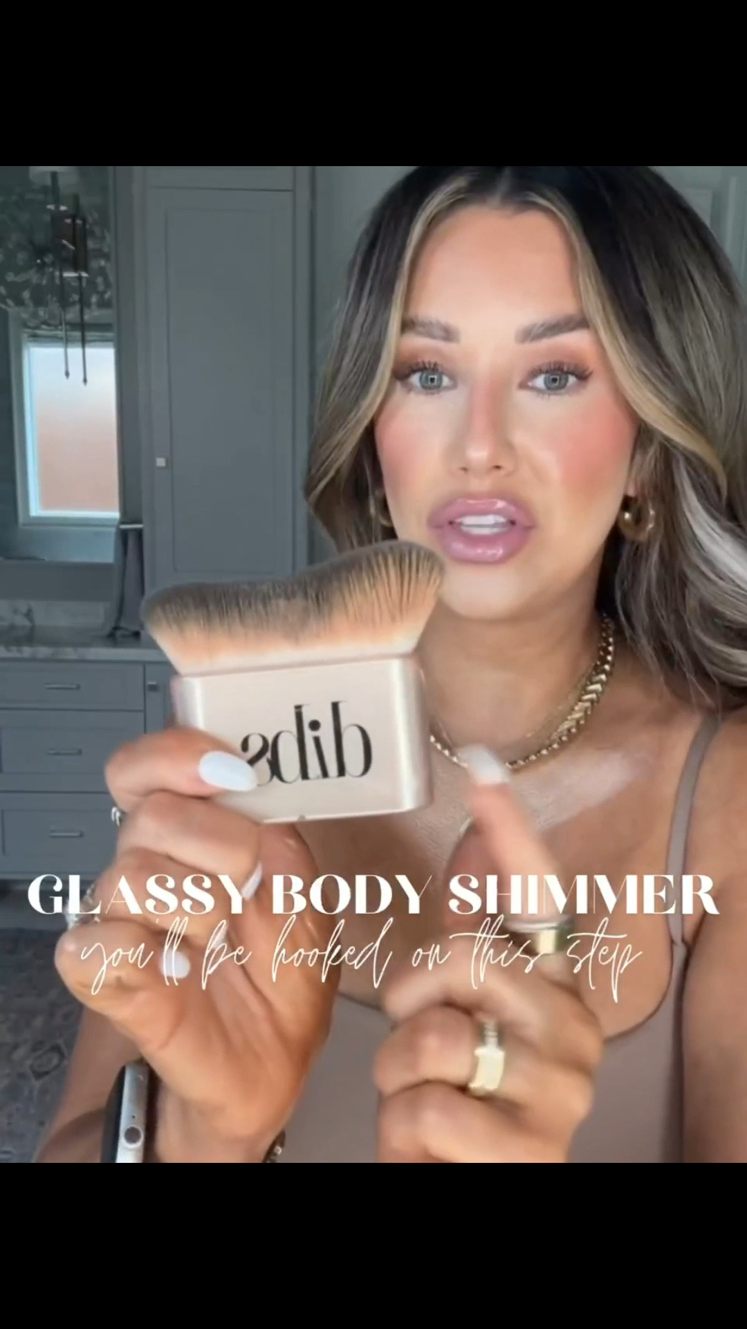 This dibs duo is a POWER MOVE!


Lip liner: tell me more 
Gloss: Italian soda 