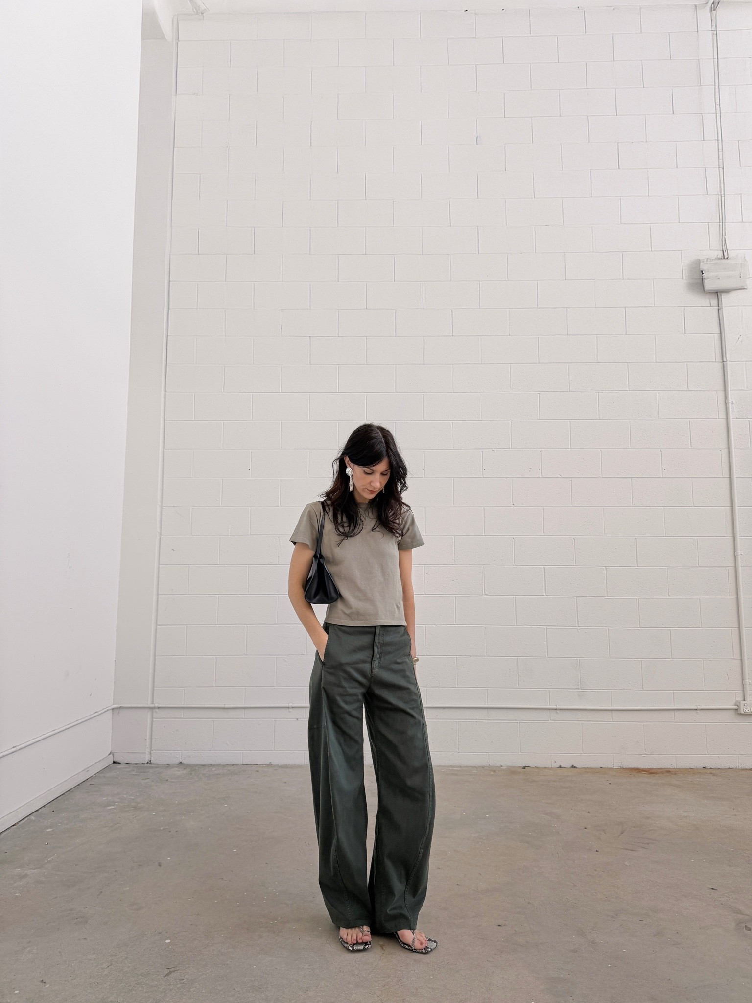 Will forever be a fan of little top, big pants 😮‍💨 

FYI this is the tee I shared earlier - as you can see, perfect length for wearing loose (but also enough “slack” to easily tuck ☺️)

@netaporter @ltk.australia