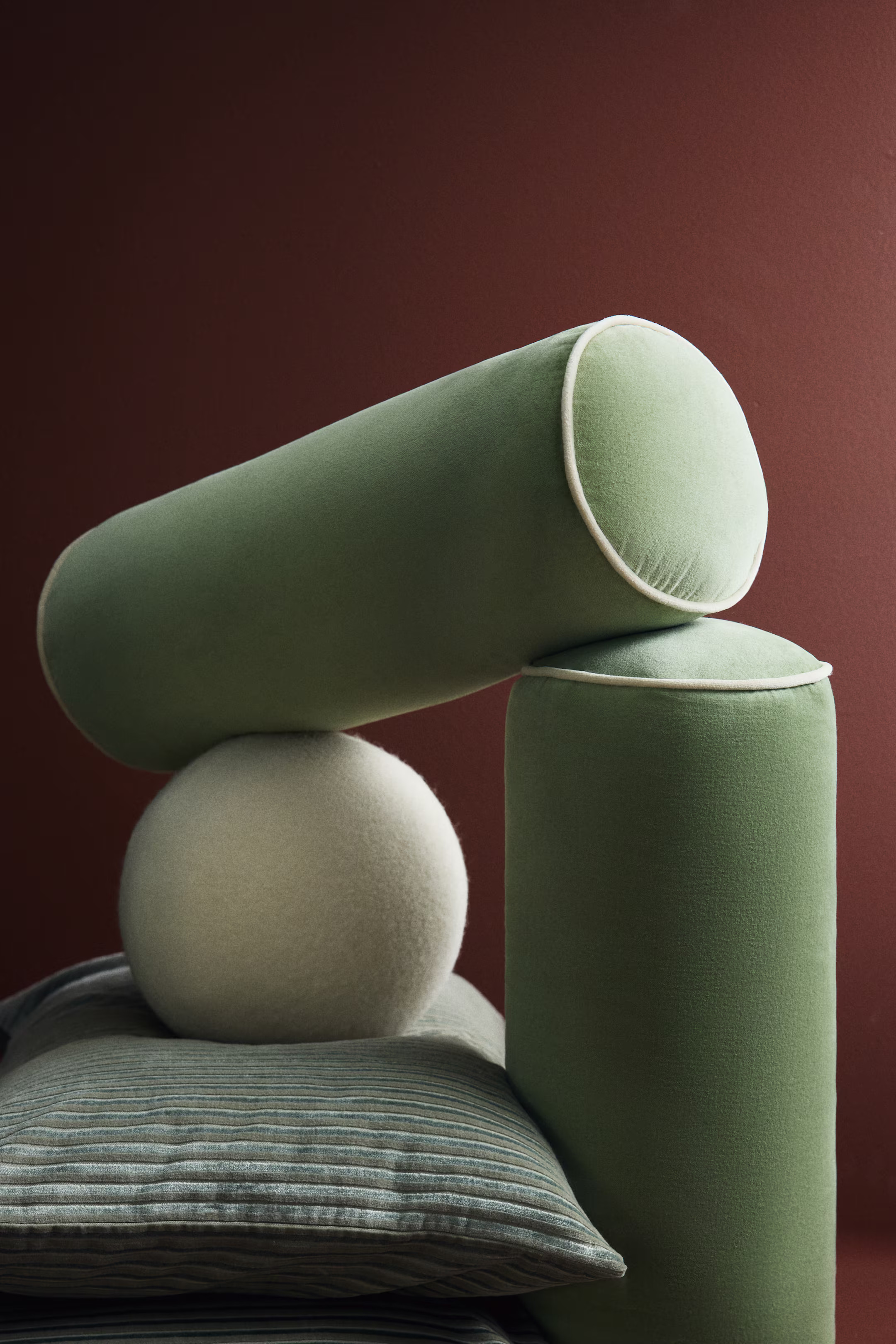 Velvet Bolster | H&M (US + CA)