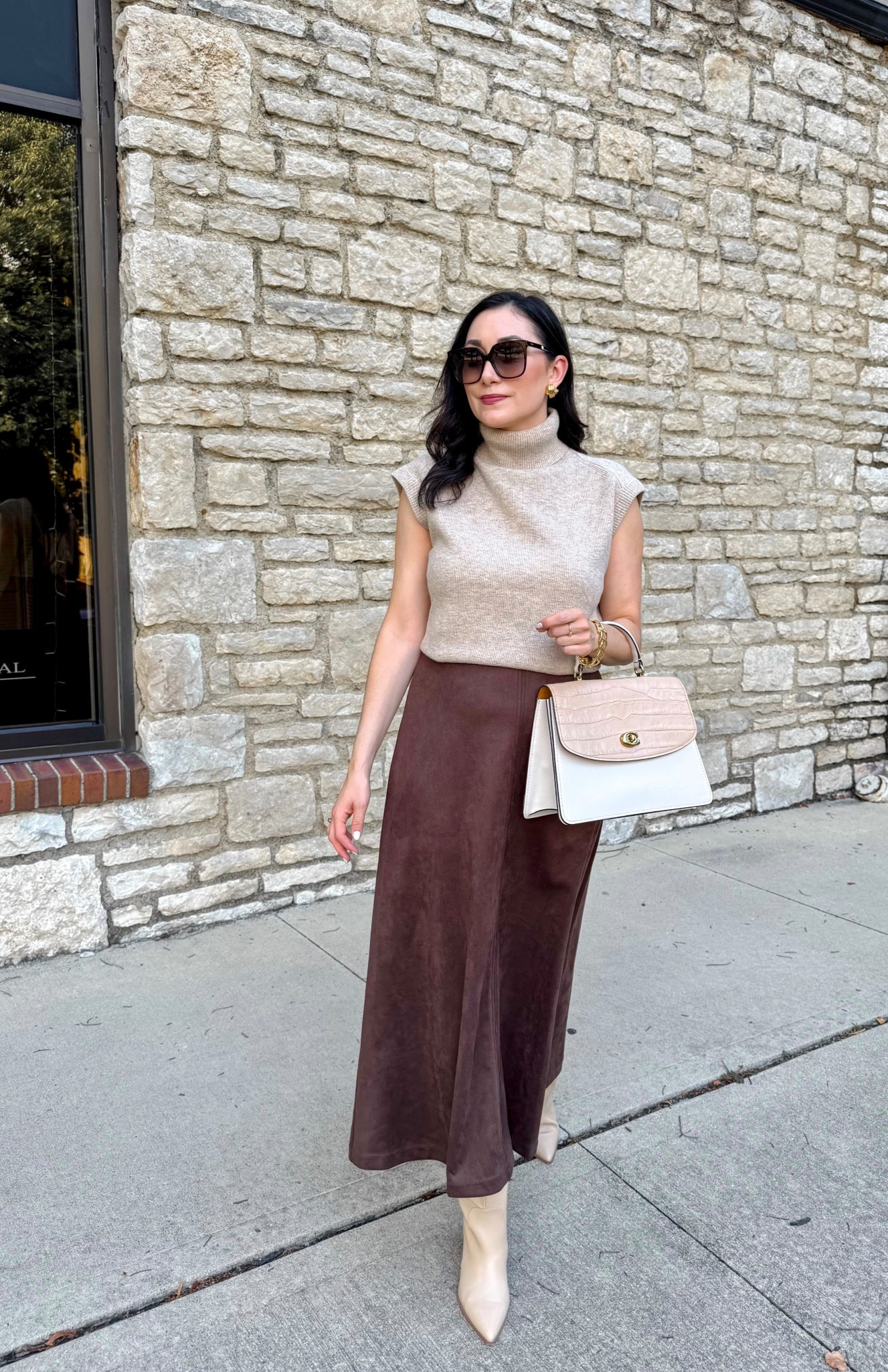 Early fall outfit🤎

Tan sleeveless oversized turtleneck sweater size small, could of sized down 
Chocolate brown suede maxi skirt size small, TTS
Tan knee high boots size 7.5, sized up half size for thicker socks

Nordstrom anniversary sale 
NSALE
Nordstrom sale 
Fall style 
Brunch outfit 
Date night outfit 

#LTKShoeCrush #LTKSeasonal #LTKSaleAlert