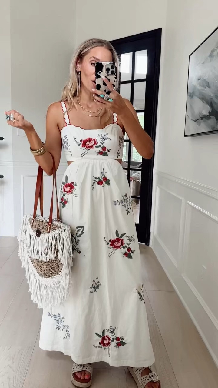 🤍 Stunning dress for ANY occasion. I love how it has the built in bra so I don’t have to worry about it 

Wearing size s / my tts 

Use code AFSUMMER for additional 15% off