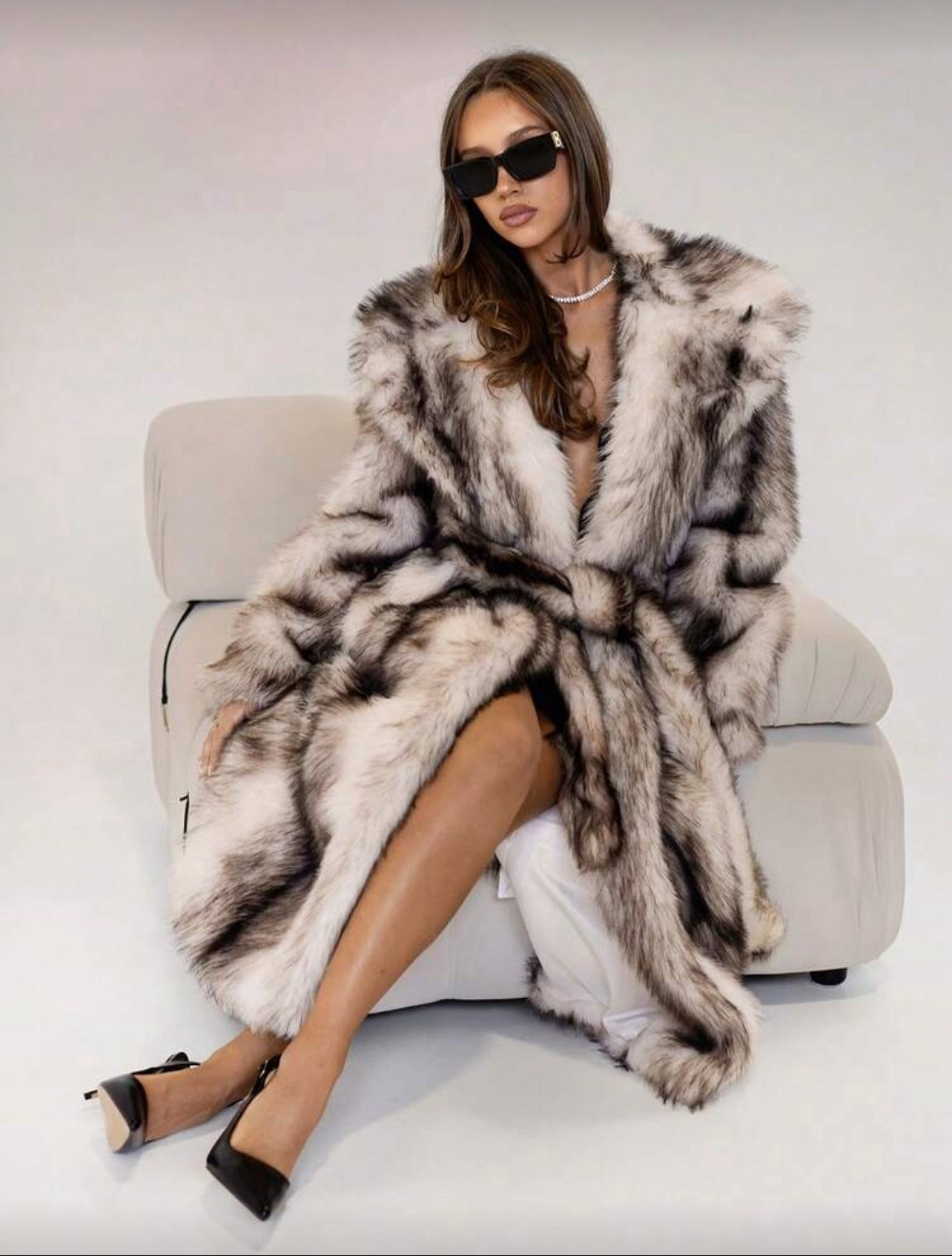 Faux fur coat that has highest positive review and amazing quality. It’s a good  investment piece for Winter and it’s timeless.