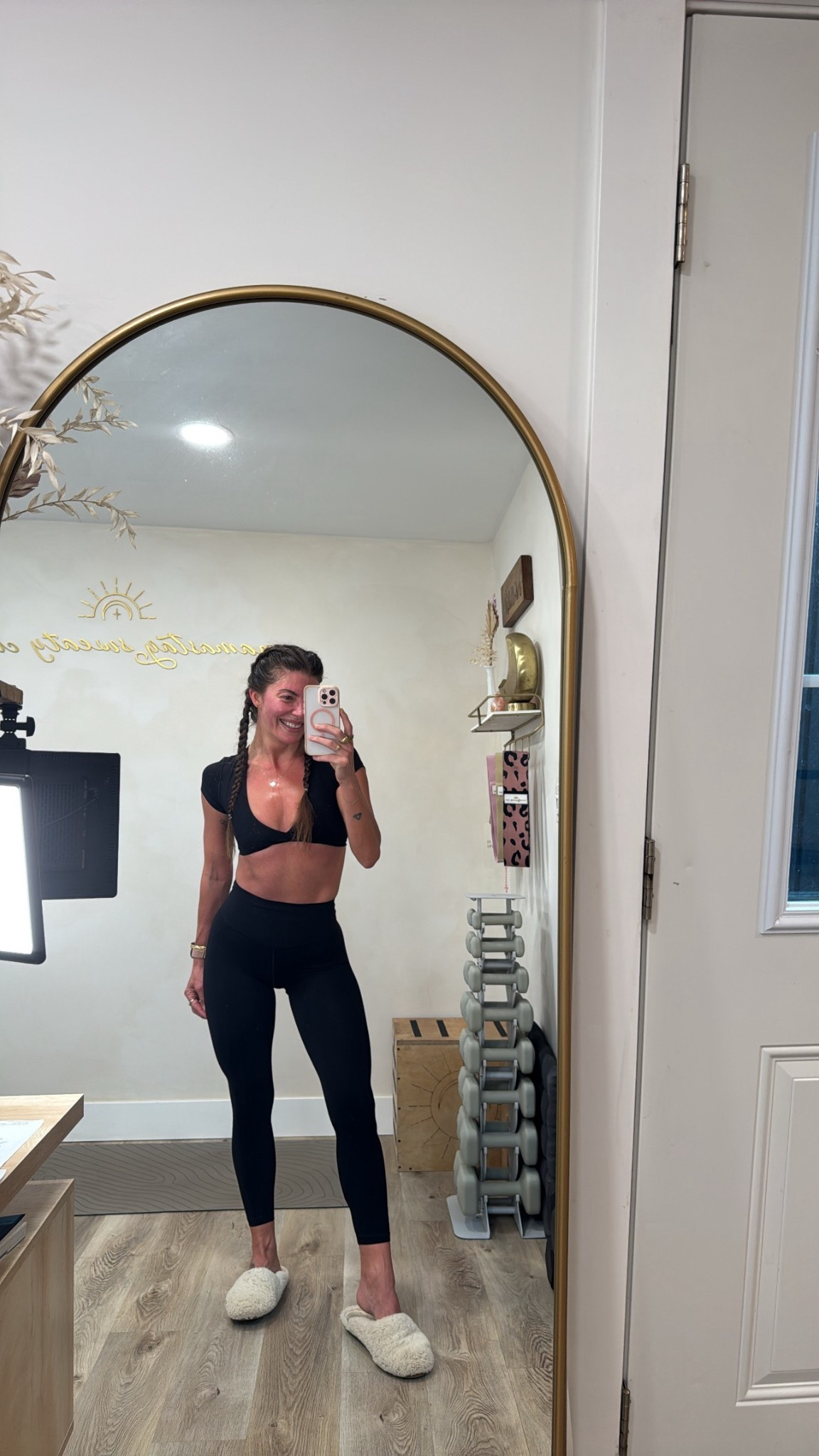 Top stays in place for workouts !!!!

#LTKcanada #LTKfitness