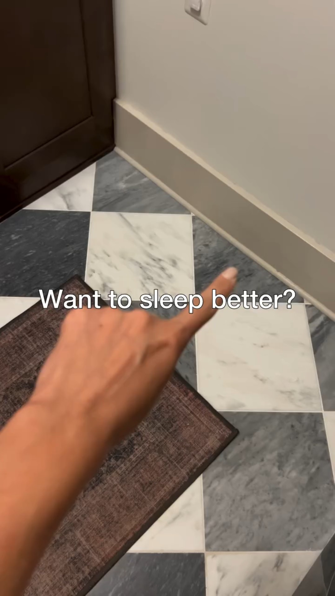 Tip Tuesday ✨Always start your tile pattern in the center of the area so the edges are symmetrical - you’ll thank me later! Comment TILE if you want the link to the peel & stick tile I’m using in my bathroom reno.

Save this for the next time you are tiling and follow along to see the bathroom reveal! 

#tiptuesday #diy #diytips #diyhacks #tileinstallation #itshoneydone