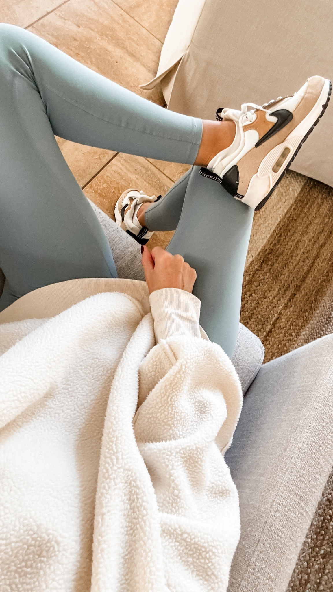 This outfit is on major sale for Cyber Monday! Wearing S in sweatshirt & XS in leggings!

Loverly Grey, Anthropologie, Cyber Monday, Target, leggings, Athleisure, travel outfit, loungewear 

#LTKCyberWeek #LTKSaleAlert