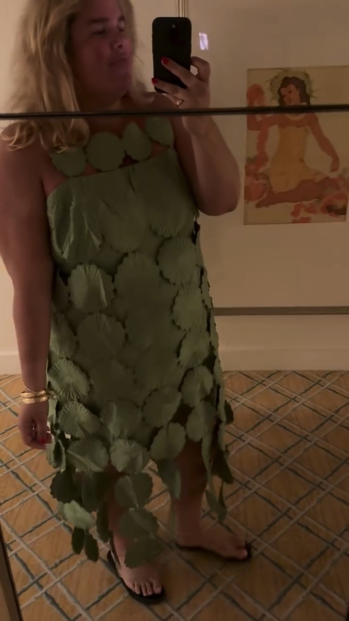 The counselor made fun of me for the week leading up to my birthday because I told him “it’s like a living funeral” I love to hear from everyone in my orbit about what I mean to them - and let me tell you, YOU SHOWED UP!!!!! I’m so grateful for this community and the people I get to interact with and do life with. Fills my cuppa and I’m feeling the aloha. FREE THE ARMS LADIES!!!! 💚🎂

#LTKootd