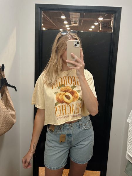 Tilly’s graphic tee perfect for summer 🍑 I sized up one to a L