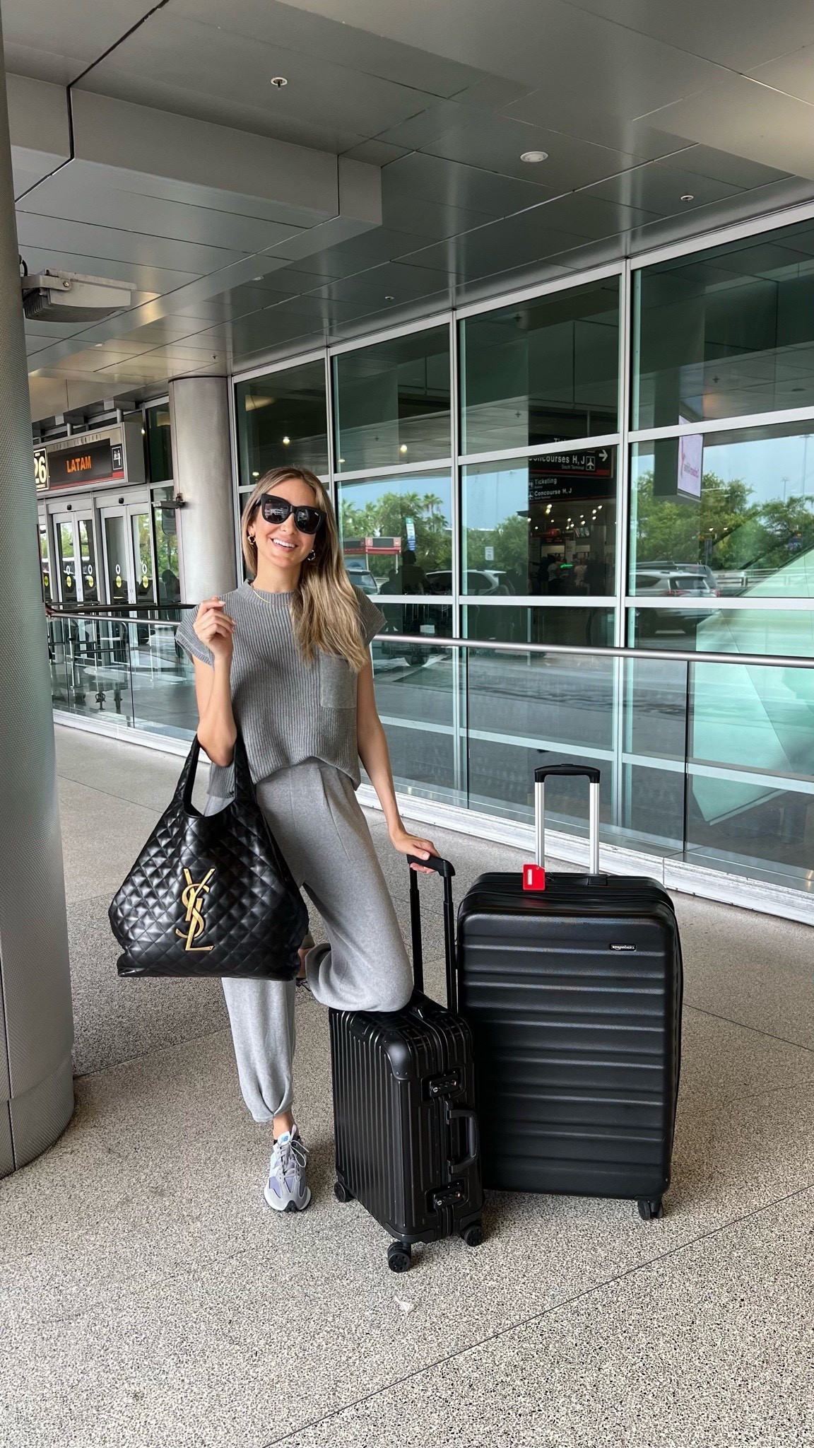 Cozy, comfortable and stylish airport outfit ✈️ This Amazon set is a best seller , I love it so much that I have it in so many different colors 😆 runs true to size 
Wearing a size small 



#LTKootd #LTKTravel #LTKU