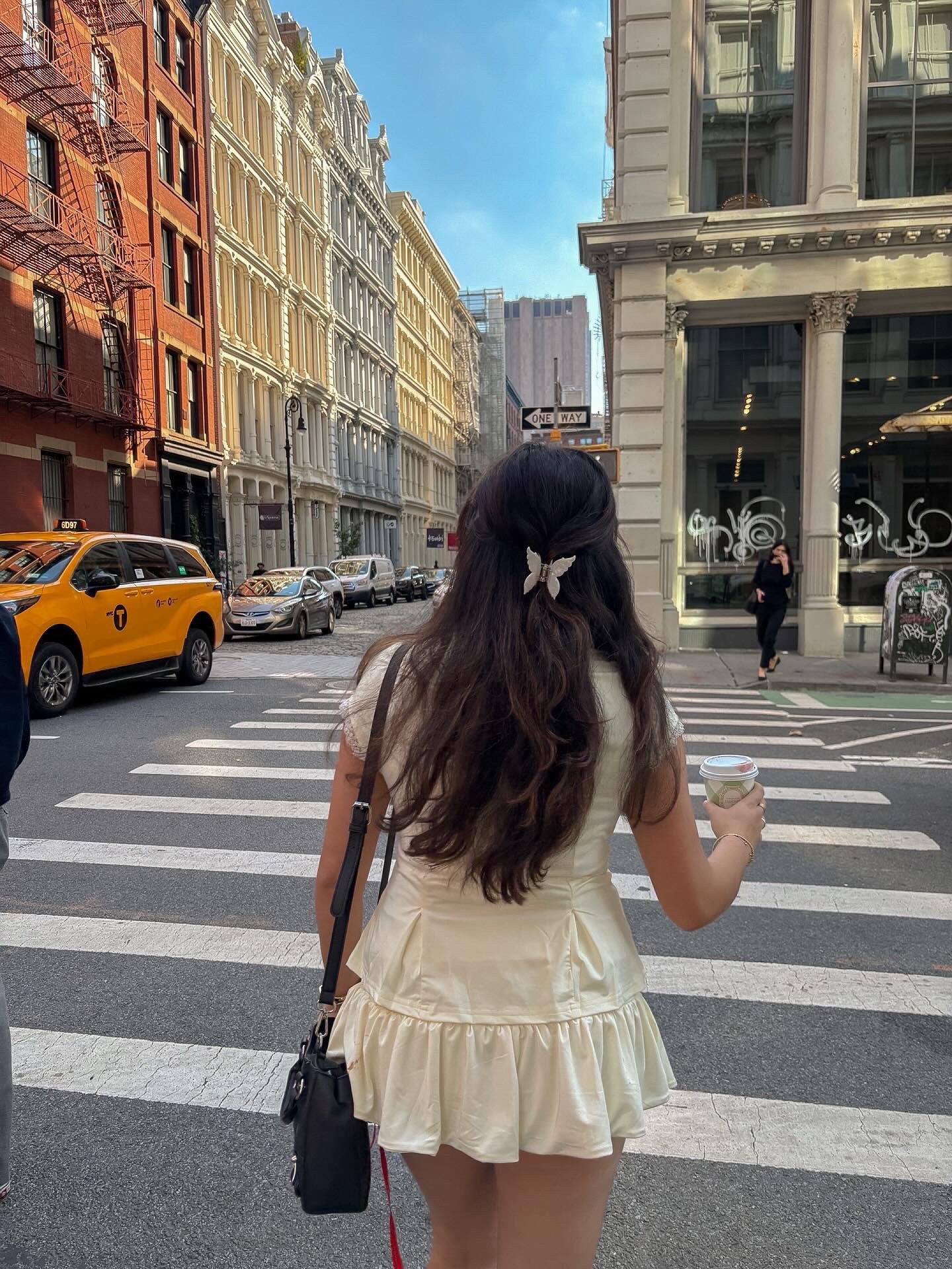 hello new york city! 🍎🚕☕️🤎 so happy to be here 🙂‍↕️💌 let the fashion week fits roll in! what are you the most excited to see? ✨