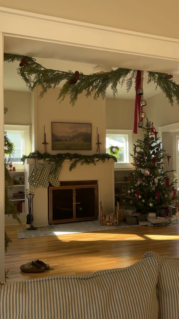 The first time I saw this room, this is what I envisioned 🥹🎄✨❤️

#LTKWatchNow #LTKHoliday #LTKHome