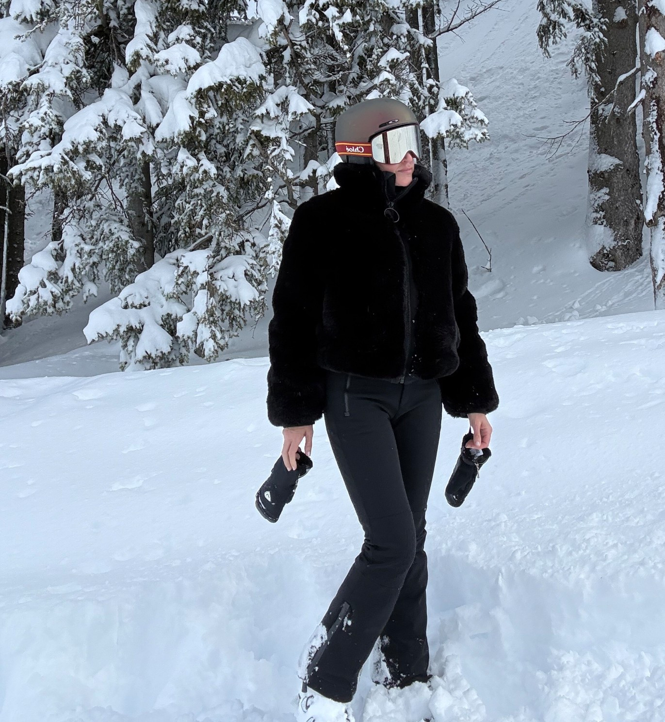 Ski style; skiwear faux fur coat 

#LTKTravel #LTKmomlife #LTKfitnessgoals