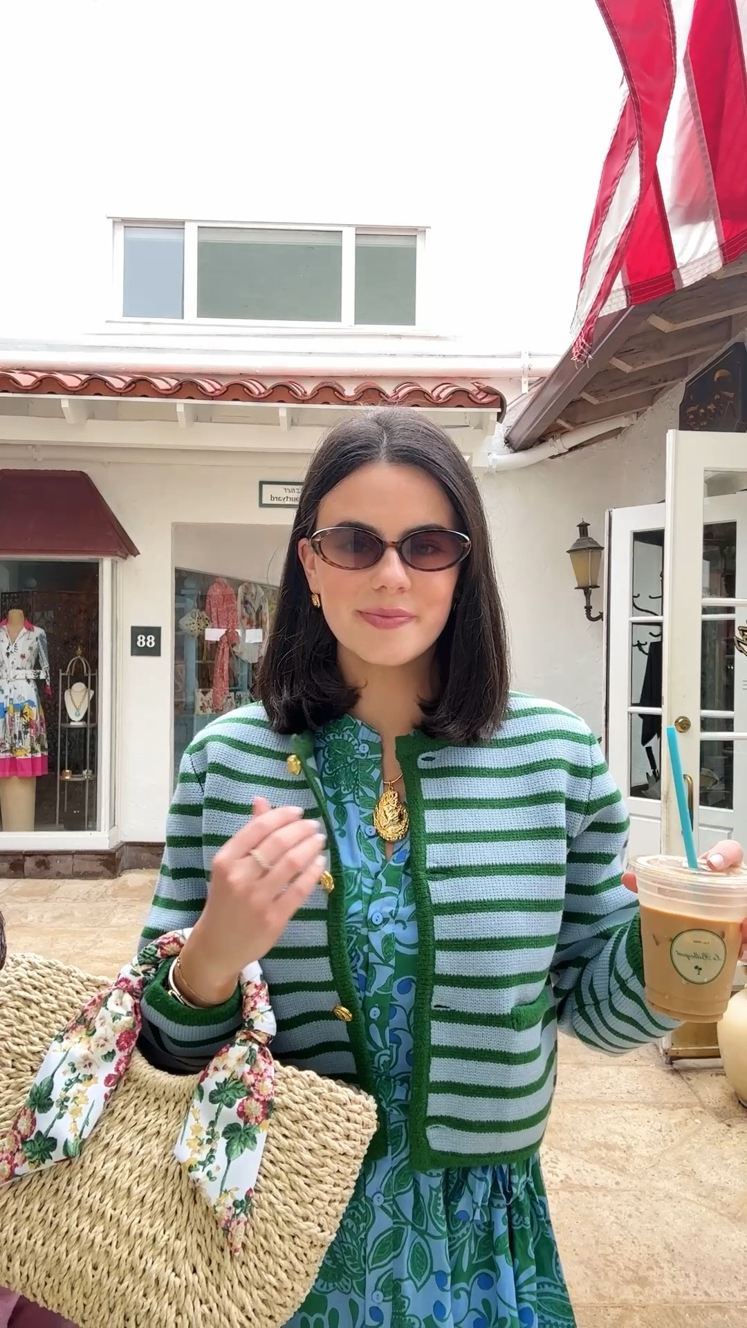 Shopping around in Palm Beach ootd! My dress is from Avara! Purse is old Mark & Graham and my oyster necklace is Lisi Lerch!🦪