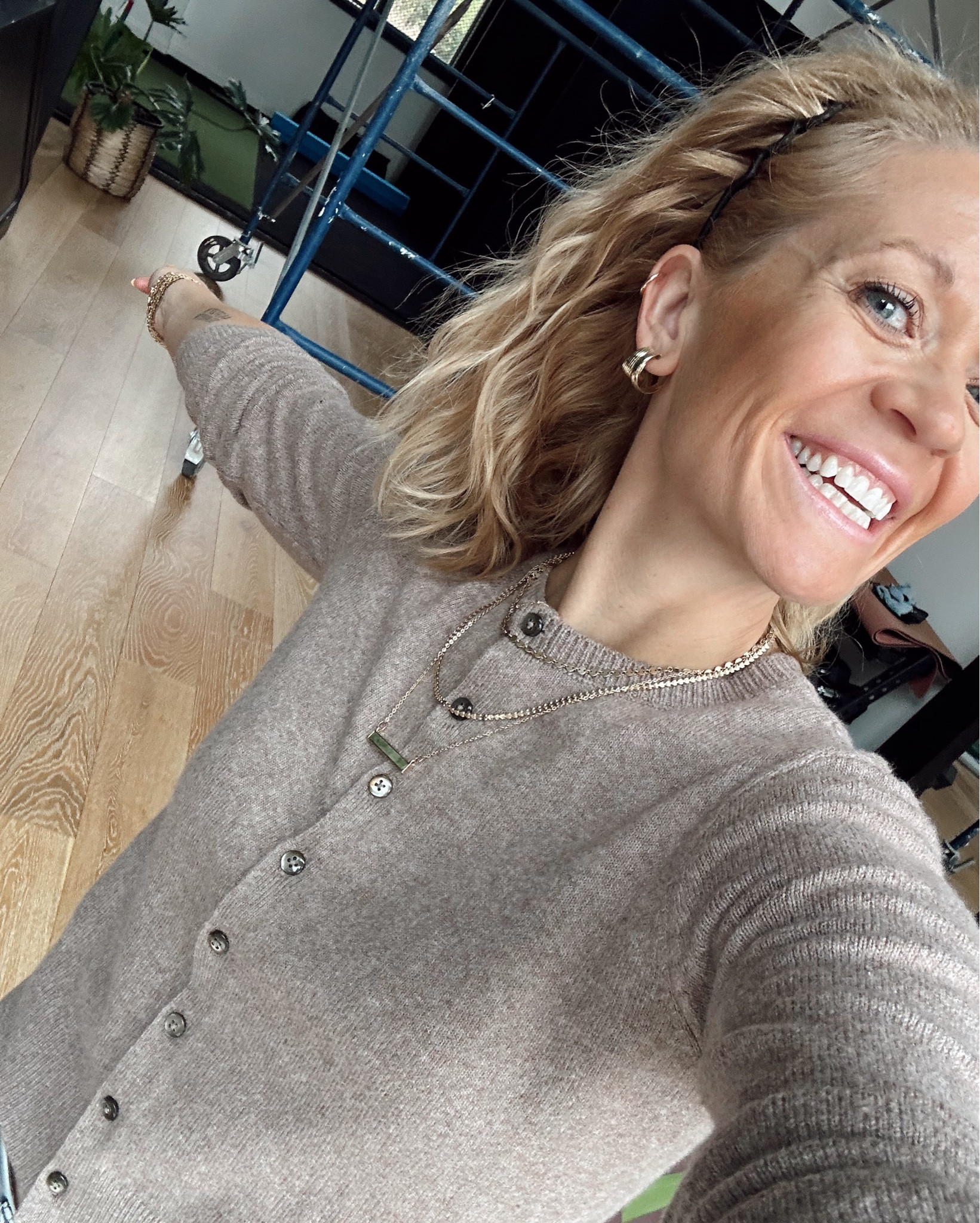 Cardi fave - wearing an XS and have it in multiple colors. Bringing the 90s zigzag headband back. Linking full fit. 

#LTKU #LTKWorkwear #LTKMidsize