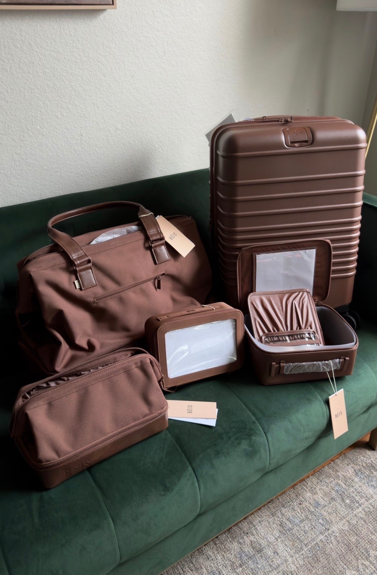 Finally found a set that keeps everything actually organized… no more digging through my suitcase 🤎

#beis #luggage #travel

#LTKOver40 #LTKSeasonal #LTKTravel