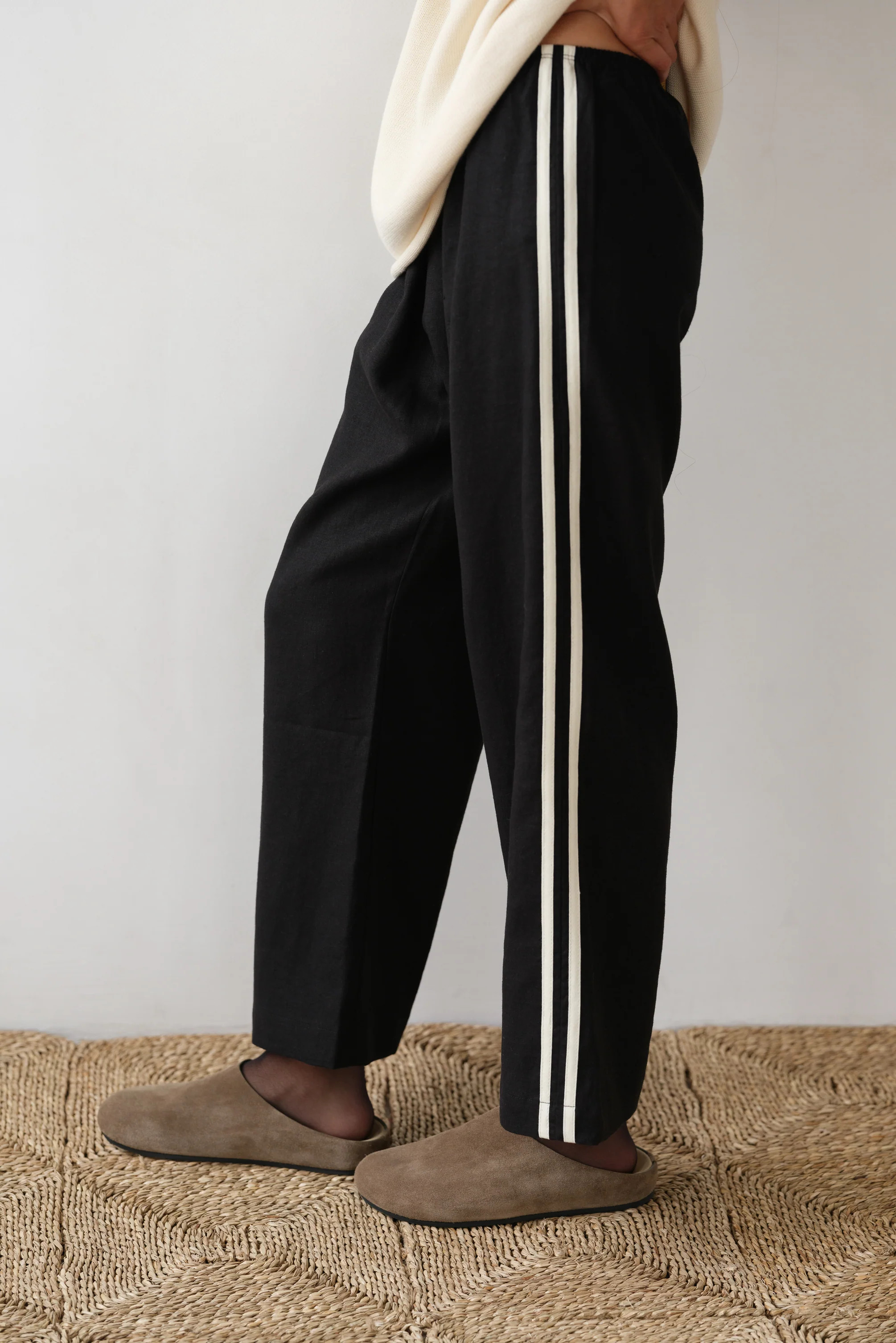 The Linen Crop Stripe Pant | DONNI.