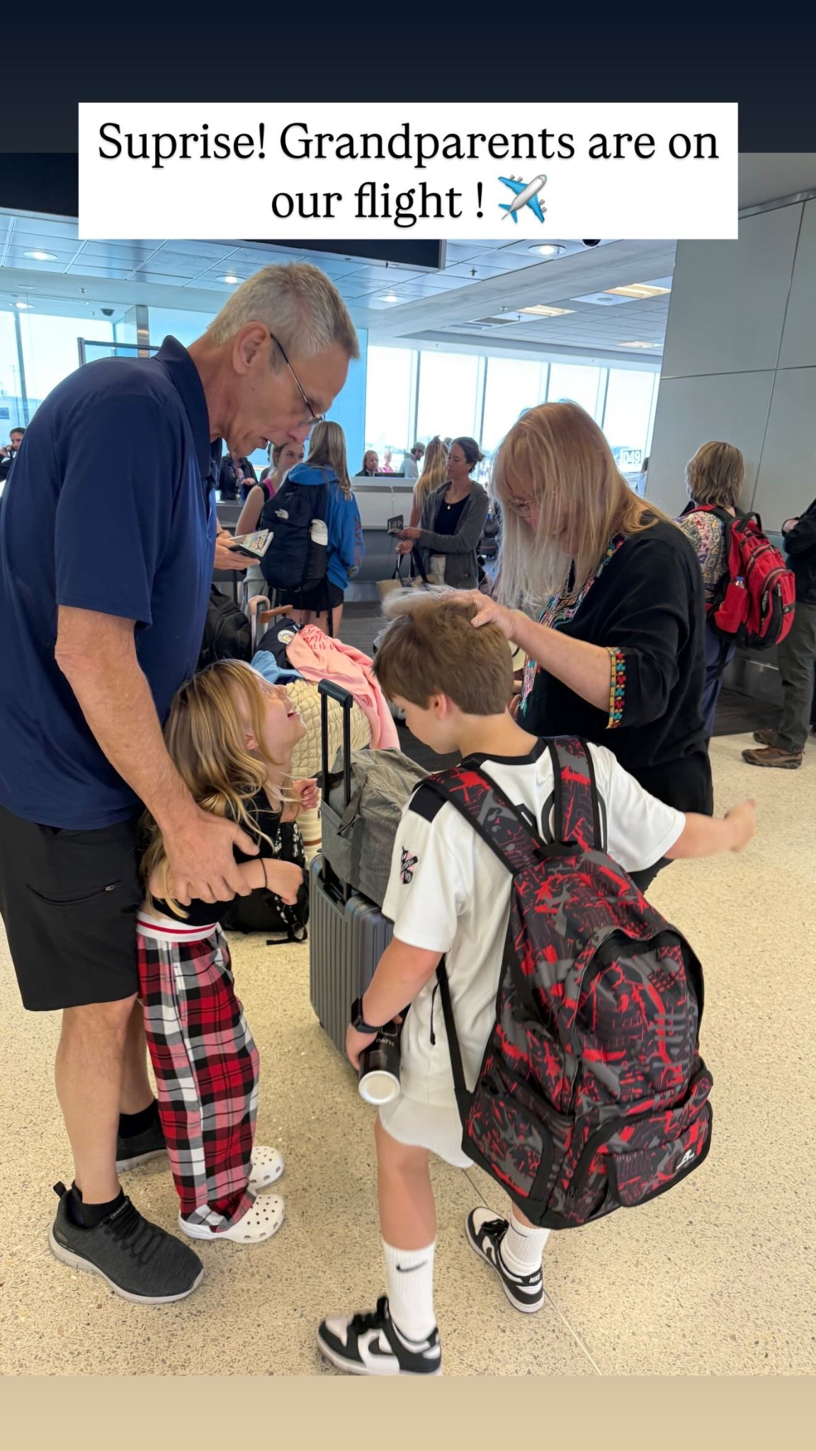 Suprise! Grandparents are on our flight ! ✈️