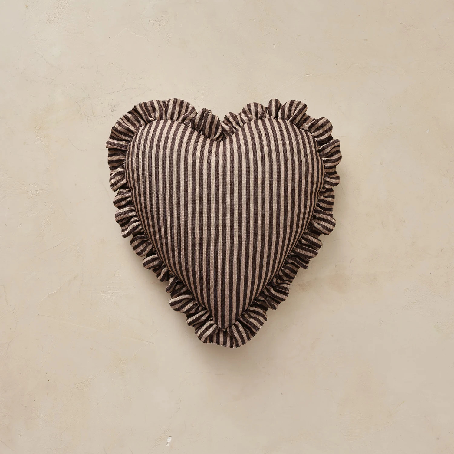 Heart Ruffle Pillow | Finley | House of Noa