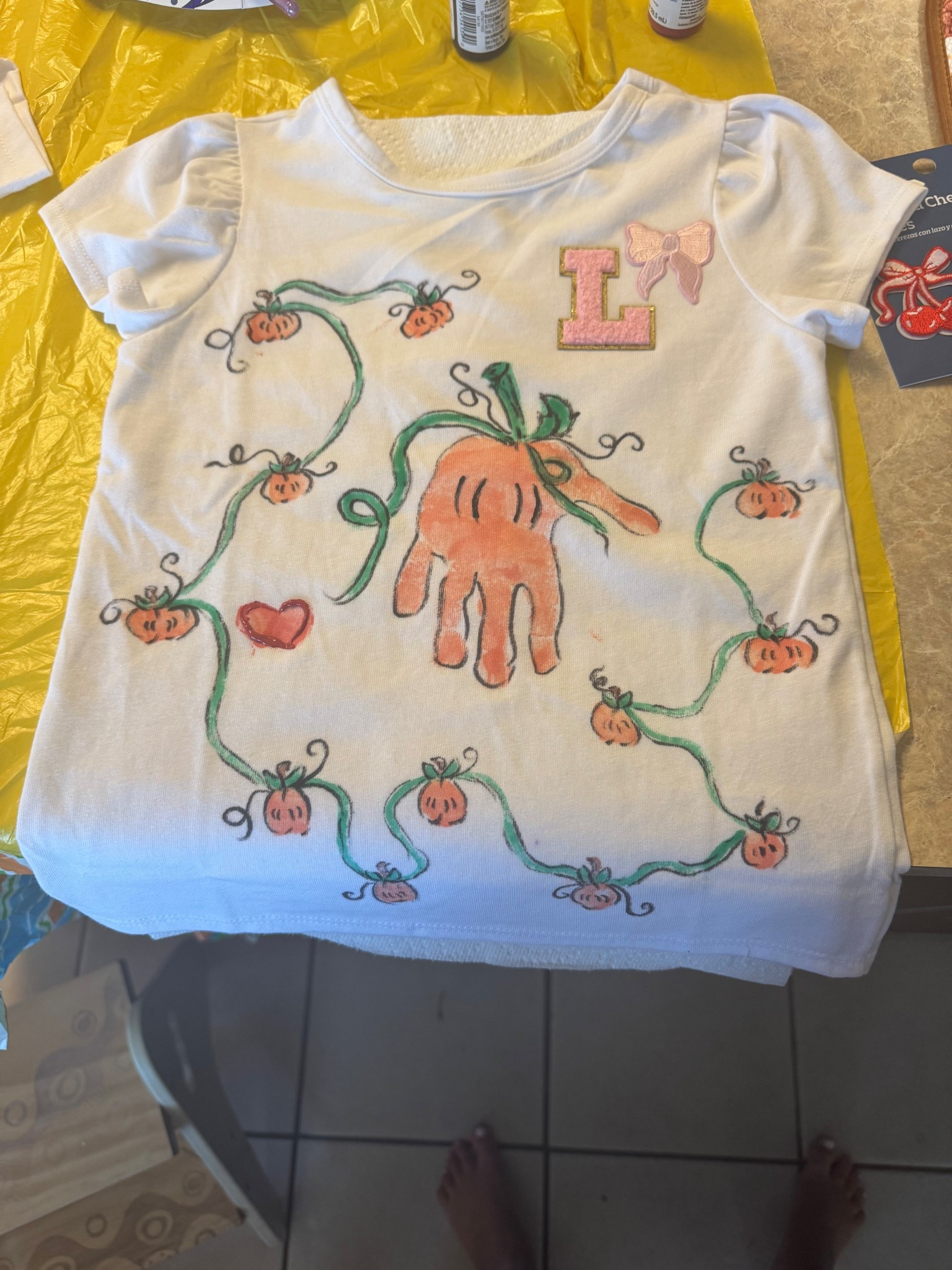 👩‍👧 Fall craft you need to try with your kids 🍂🎃
The big pumpkin = my daughter’s handprint 🖐️ and the little pumpkins = her thumbprints 👍. Such a sweet keepsake AND an easy project you can actually pull off (thank you Pinterest + crafty friends 🙌).

✨ Moms, would you try this with your kids? Save this for your next fall craft day!

Below is the list of what we used! My artsy friend said that the paint will fade some when washed so keep that in mind when determining colors and layering. The "black" outlines were done with a sharpie. 😉


#momlife #fallcrafts #kidsactivities #handprintart #momsofinstagram #pumpkineverything #fallfun #fallcraftideas #toddleractivities #craftymom

#LTKSeasonal #LTKFallSale #LTKKids