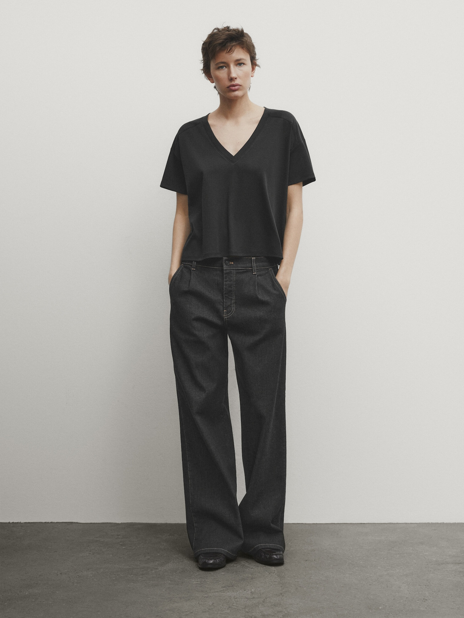 Cotton V-neck T-shirt | Massimo Dutti US