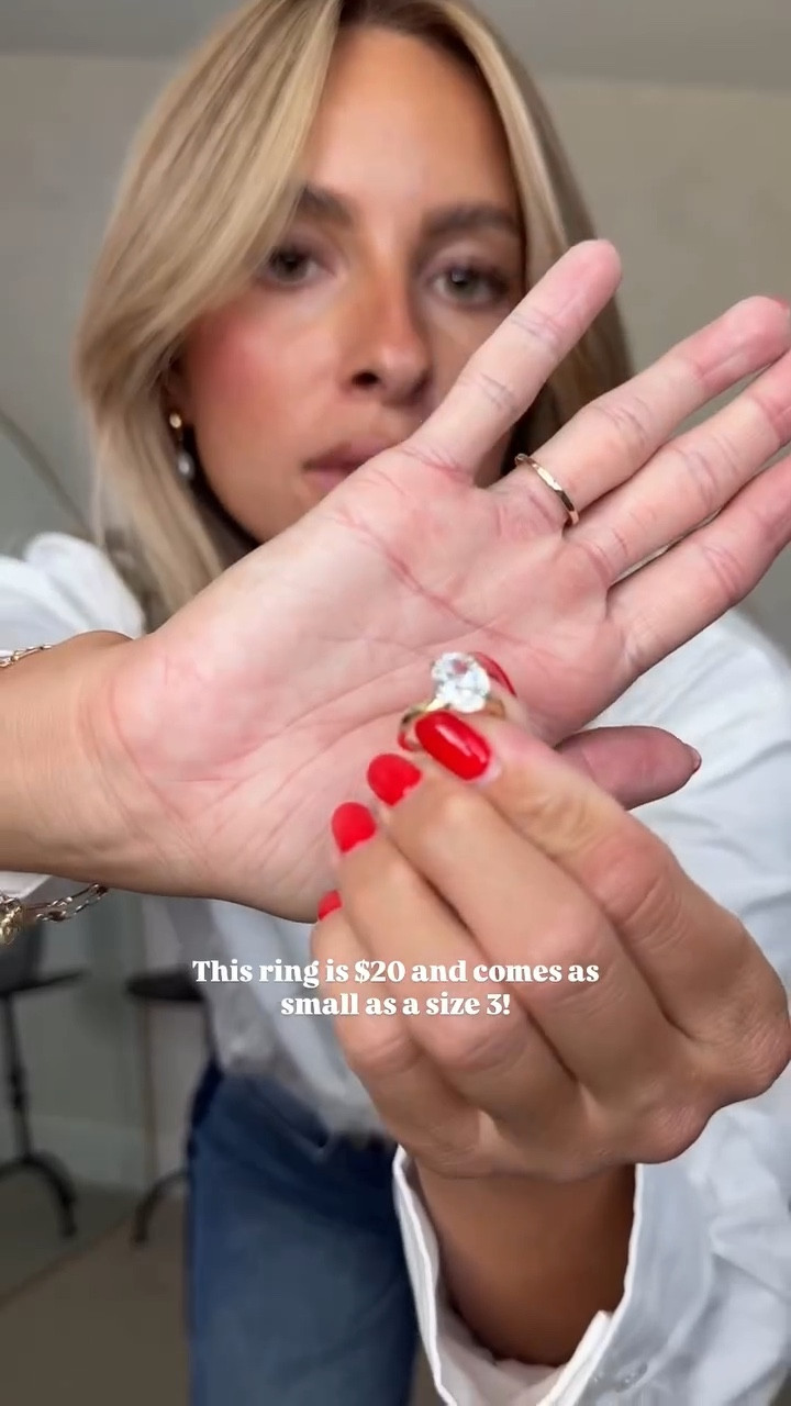 As a mom of 2- I love fashion that’s easy but also cute! This peter pan color is so good and the suede ballet flats 😭🤭 I’m 5’4 120 in 2” bottoms and a small top!!!

#LTKFindsUnder50 #LTKFallSale