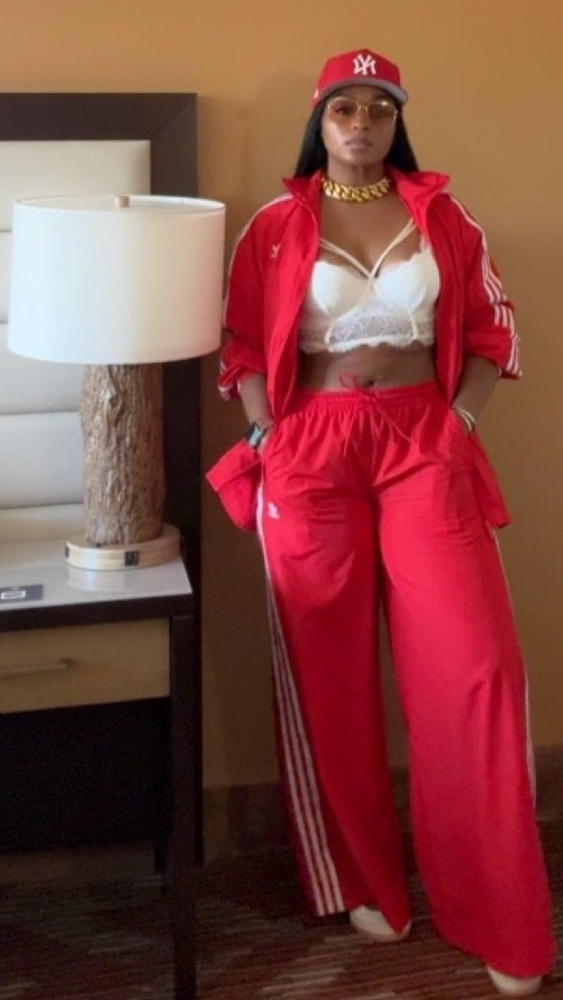 Let’s wear a sweatsuit but lets make is sexy. Perfect for this fall weather. Deets tagged below

#LTKStyleTip #LTKTravel #LTKActive