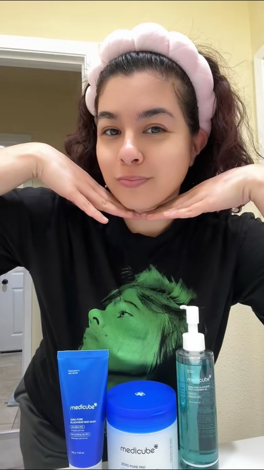 My skincare routine just got an upgrade.

The Medicube Porefect Set made my skin so glowy while minimizing my pores. I'm obsessed 😍

Zero Pore Blackhead Deep Cleansing Oil
Zero Pore Blackhead Mud Mask
Zero Pore Pad
#medicube #medicubereview #skincareroutine 