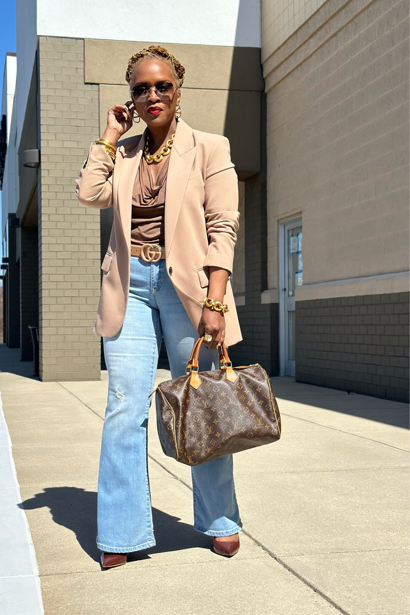 Denim and blazer for a casual chic vibe 

#LTKstyletip #LTKworkwear #LTKmidsize