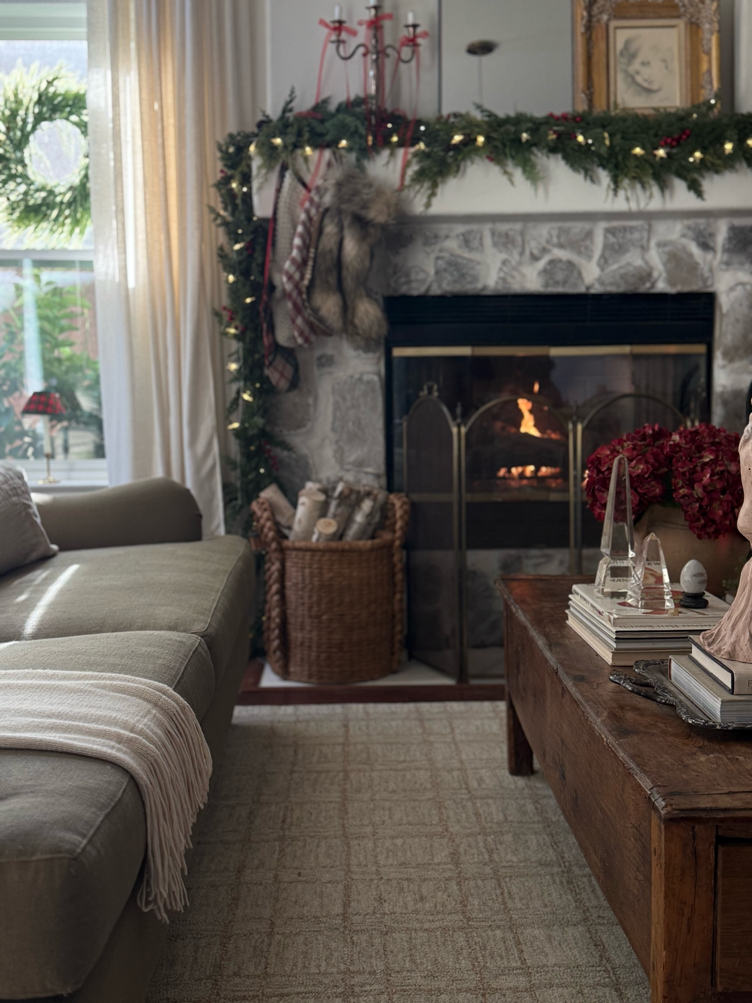 Holidays in the livings room 🎅🏽❣️

#LTKHome #LTKSeasonal #LTKHoliday