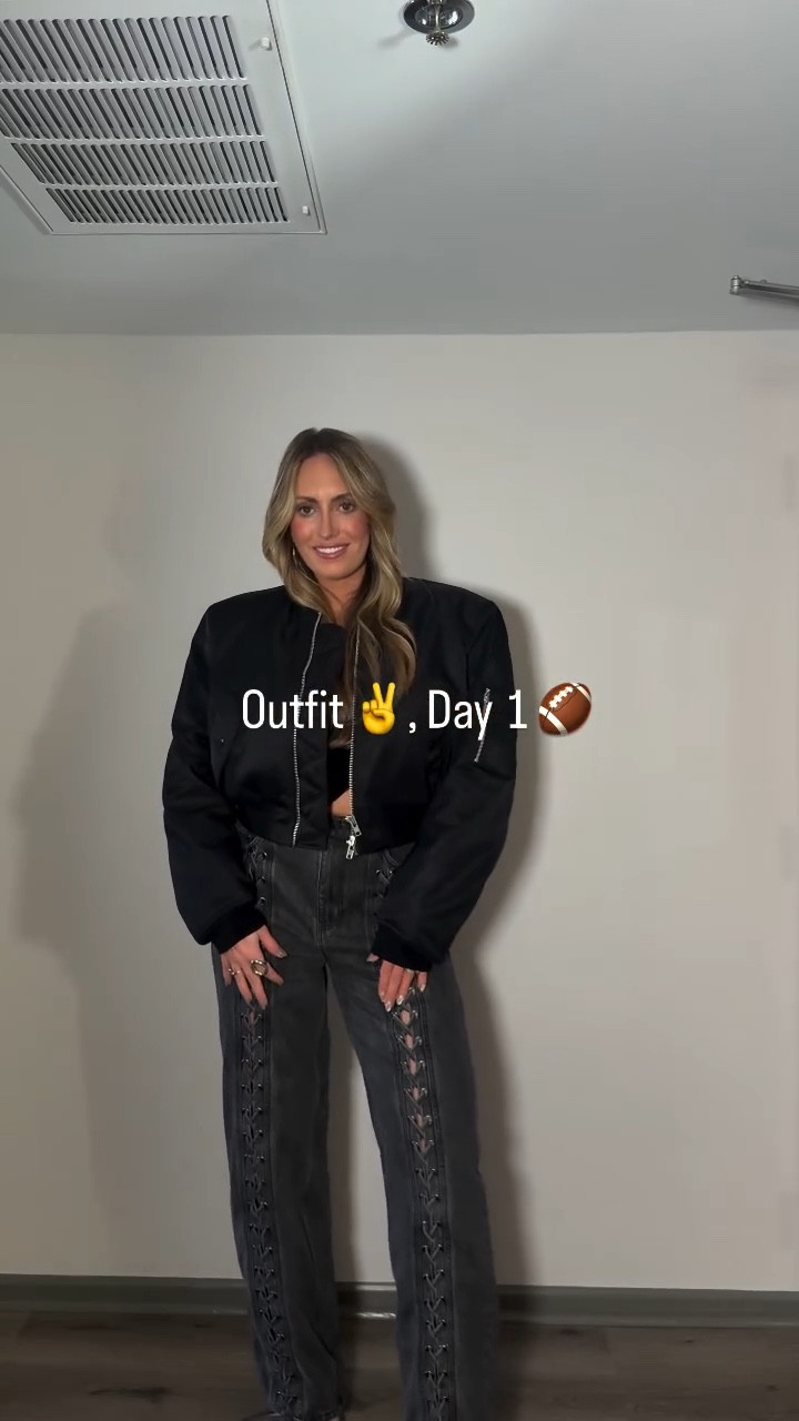 Second outfit of the dayyy 🏈

#nfl #superbowl #nflwife #sanfrancisco

#LTKootd #LTKSeasonal #LTKgrwm