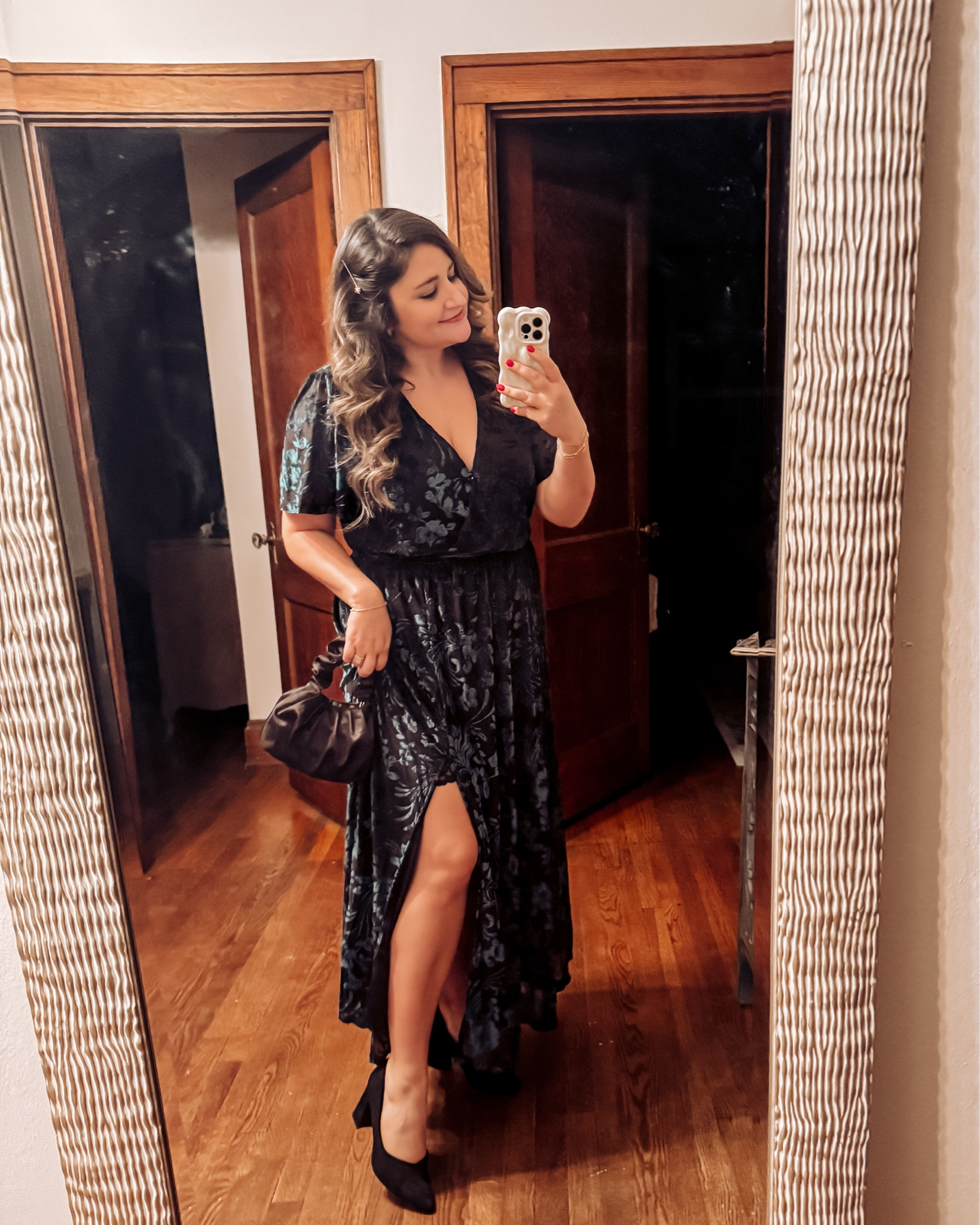 Holiday outfit inspiration!

Love this beautiful floor length velvet dress with sleeves. Wearing an L

Midsize
Curvy
Velvet dress
Size 12
Amazon dress
New years dresss

#LTKSeasonal #LTKHoliday #LTKMidsize