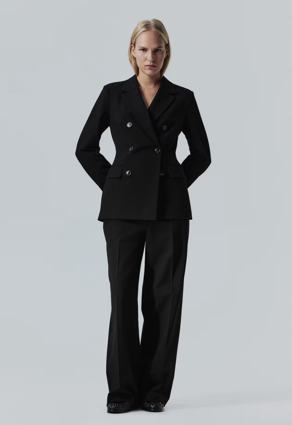 Taillierter Blazer und passende Hose 

#LTKwinter #LTKdeutschland #LTKautumn