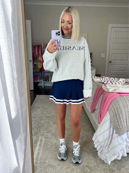 Navy tennis skirt (xs) / casual fall outfit / tennis skirt outfit 

#LTKSeasonal