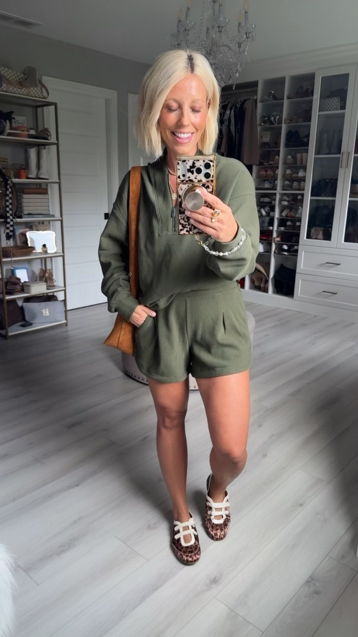 Wearing size small

#LTKootd #LTKmomlife #LTKActive