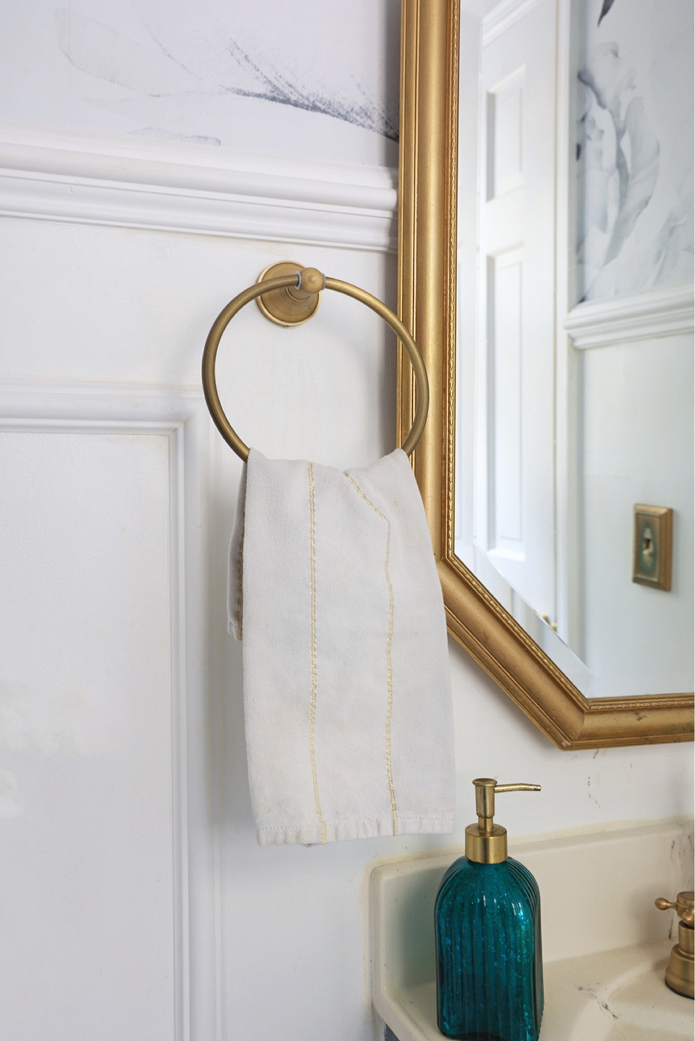 Traditional style towel ring
#amazonfind

#LTKHome