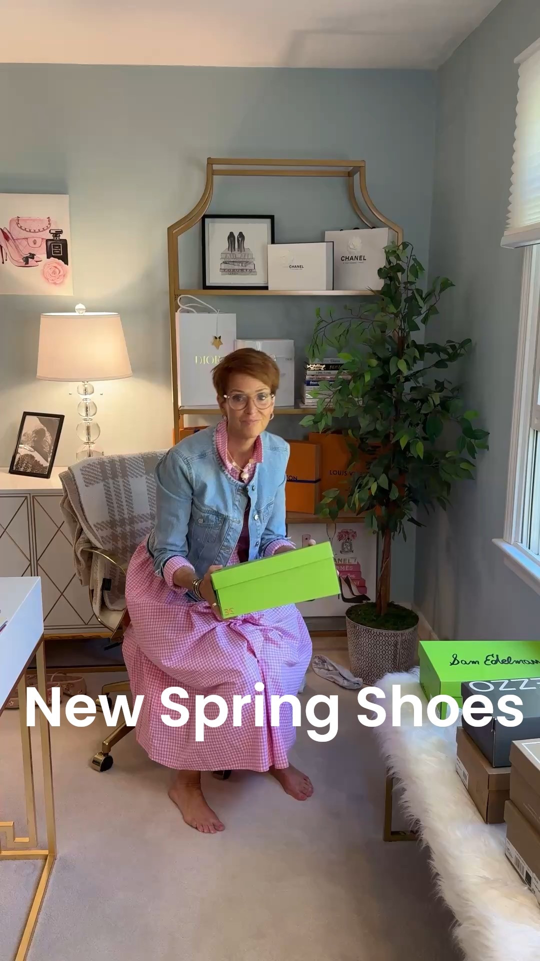 New Spring shoes try on
👡 Sam Edelman – Raffia Slides
This look is from MACY’S. Remember, the best place to see all things MACY’s is in my MACY’S storefront, linked in my Instagram bio. 

Raffia slides: chic or scratchy?
 Sam Edelman’s raffia slides are minimalist, neutral & summery. But are they comfortable enough to keep?
 Tap to shop + tell me: Keep or return?

#LTKShoeCrush #LTKOver40 #LTKStyleTip