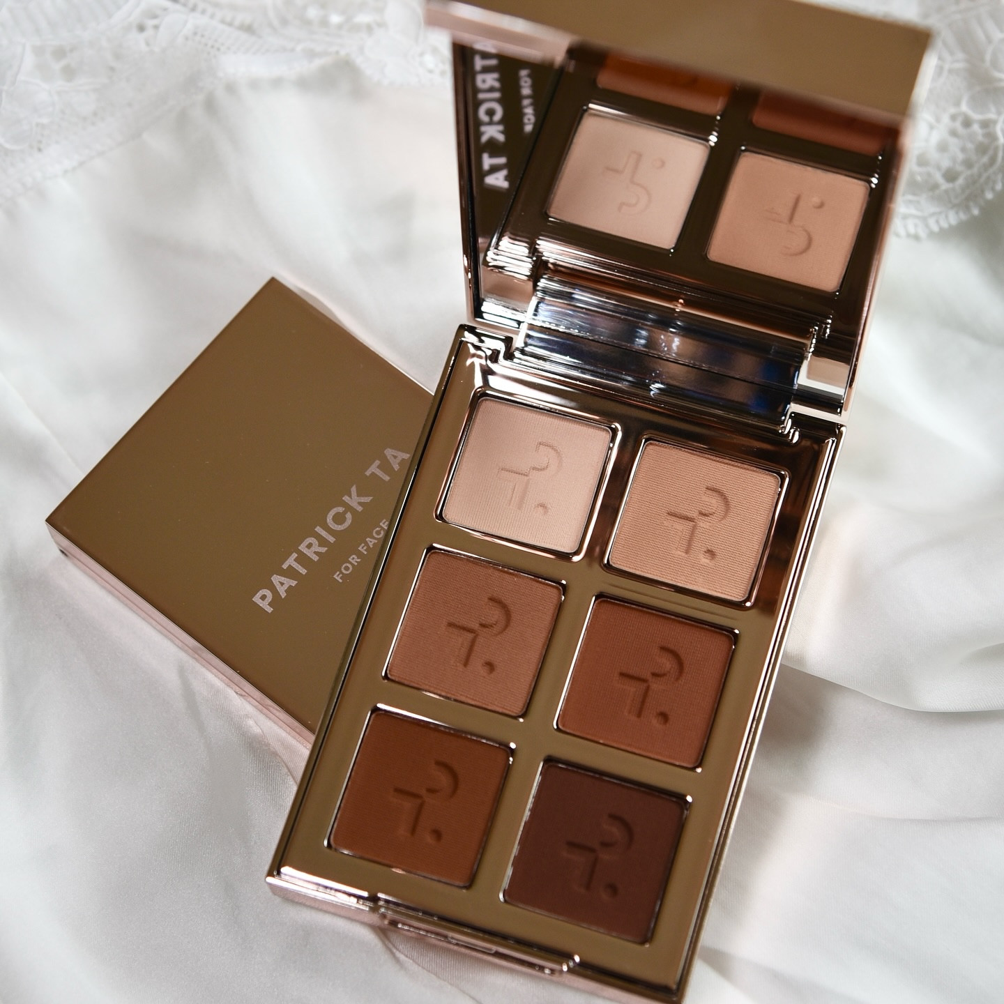 ✨ A week of new beauty and trying to restore some balance ✨

I’ve definitely been burning the candle at both ends, and it caught up with me this week… a much-needed reminder to carve out time for myself and rest.

Out & About
My pinch-me moment — attending @meta Festival 2025, selected as one of the UK’s top creators. Such an inspiring day surrounded by brilliant creatives and industry leaders.

Managed to squeeze in reformer at @everybodyreformer (which somehow turned into a solo session with @mollymetcalf 🫶), and finally made it to the @royalballetandopera for The Magic Flute — my first ever performance there, and absolutely breathtaking.

Skincare & Bodycare
– @sachiskin Future Veil Peptide Cream – I’ve been testing this pre-launch, so it’s amazing to finally see it live.
– @clarinsuk  Double Serum – 40 years of glow and still one of the best for elasticity.
– @niod  Superoxide Dismutase Mist v3 – upgraded formula, even more stabilised and antioxidant-rich.
– @mimetiqueskin Skincare – Space NK exclusive, just arrived and looks so promising.
– @drsamsskincare Flawless Body Cleanser – gentle exfoliating formula for texture and pigmentation.
– @alphahskincare Firming Collagen Repair Cream – that cushiony winter-perfect texture I love.

Makeup
Ordered the new @patricktabeauty Major Dimension palette and finally grabbed the highlighter shade I’ve had my eye on for months — this brand really nails tone and finish.

Wellness
The new @smart_strains probiotics are all about women’s health — live cultures with THE RIGHT STRAINS formulated specifically for vaginal and immune support. Love seeing more evidence-based wellness from @theguthealthdoctor .

Also trying @my_celsius , a wearable launching soon that helps with thermoregulation through menopause — genuinely fascinating tech.

*some items AD|PR

#menopauseawarenessmonth #beautycommunity #brownskinbeauty #womeninwellness #midlifebeauty #inclusivebeauty #skincarecommunity #wellnesstrends #britishbeauty #glowingskin