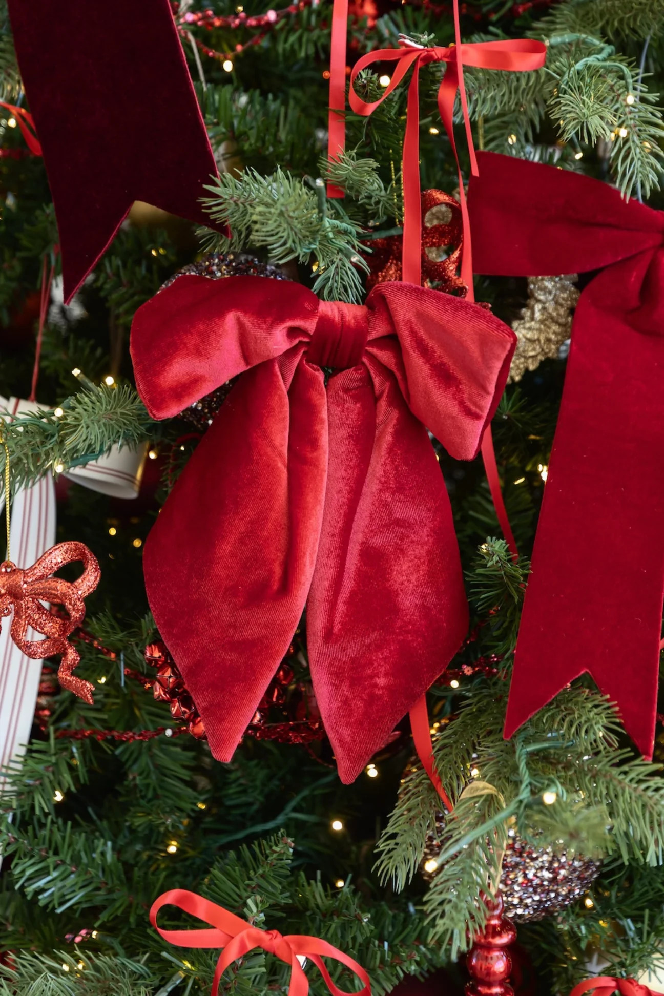 Velvet Bow Clip - Red | THELIFESTYLEDCO