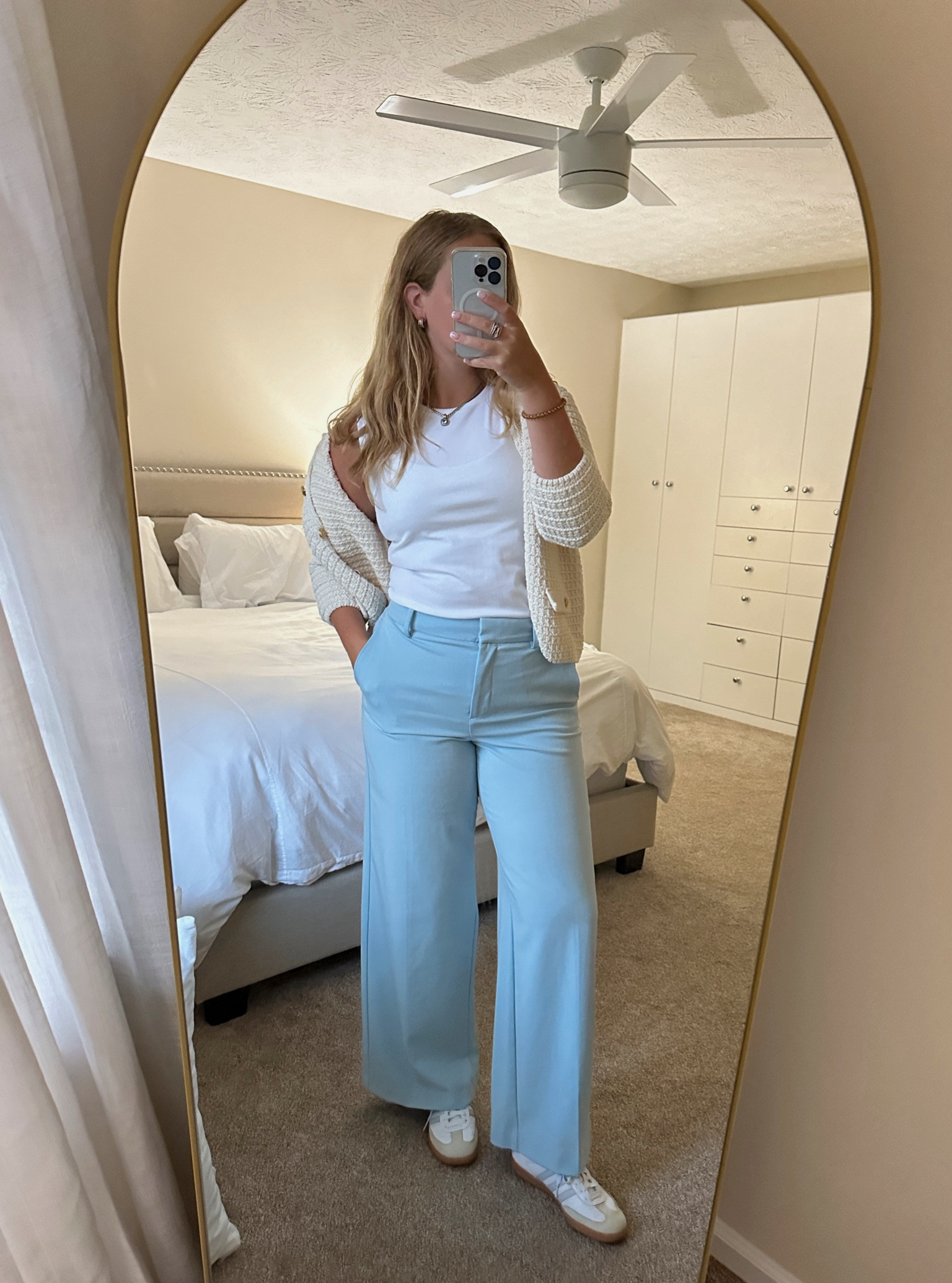 Lazy/post holiday weekend Monday office fit!💙😴

Sweater is Zara!