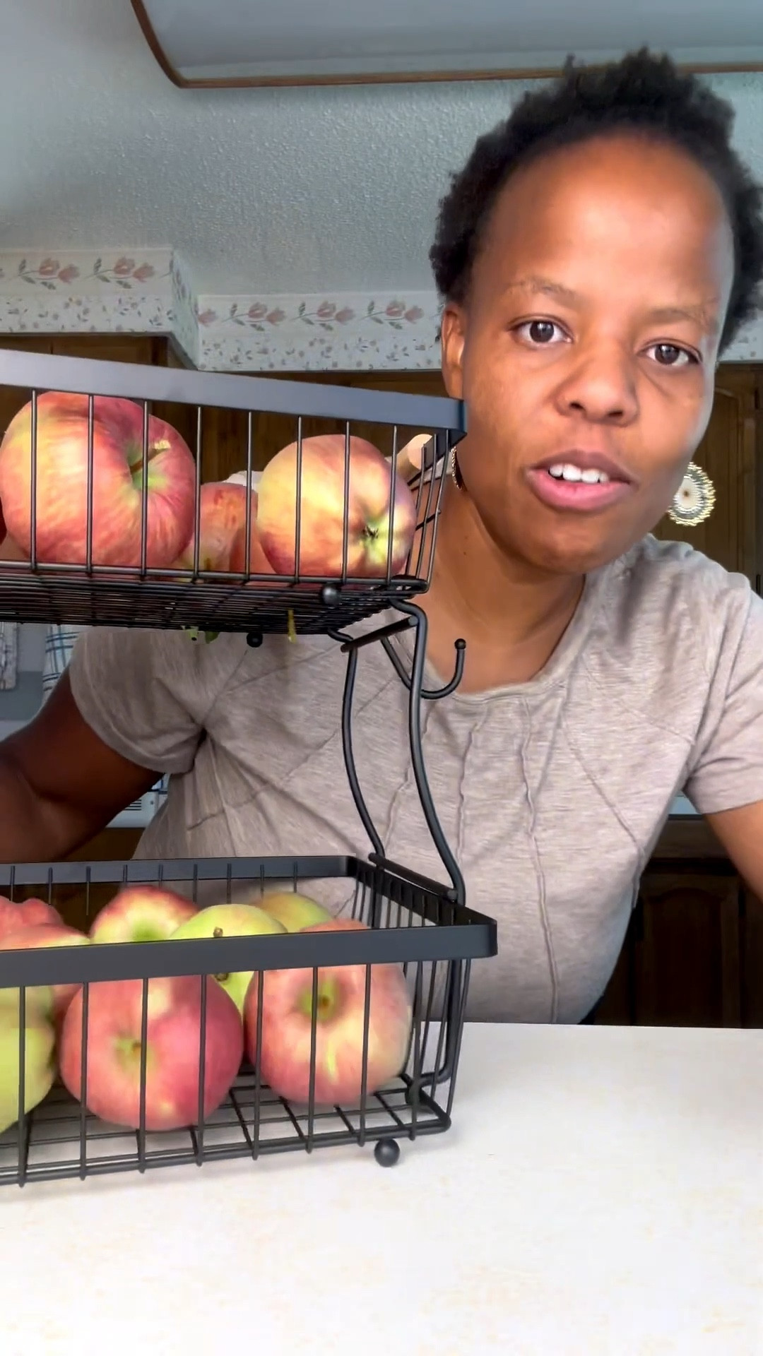 Fruit and vegetable storage rack 