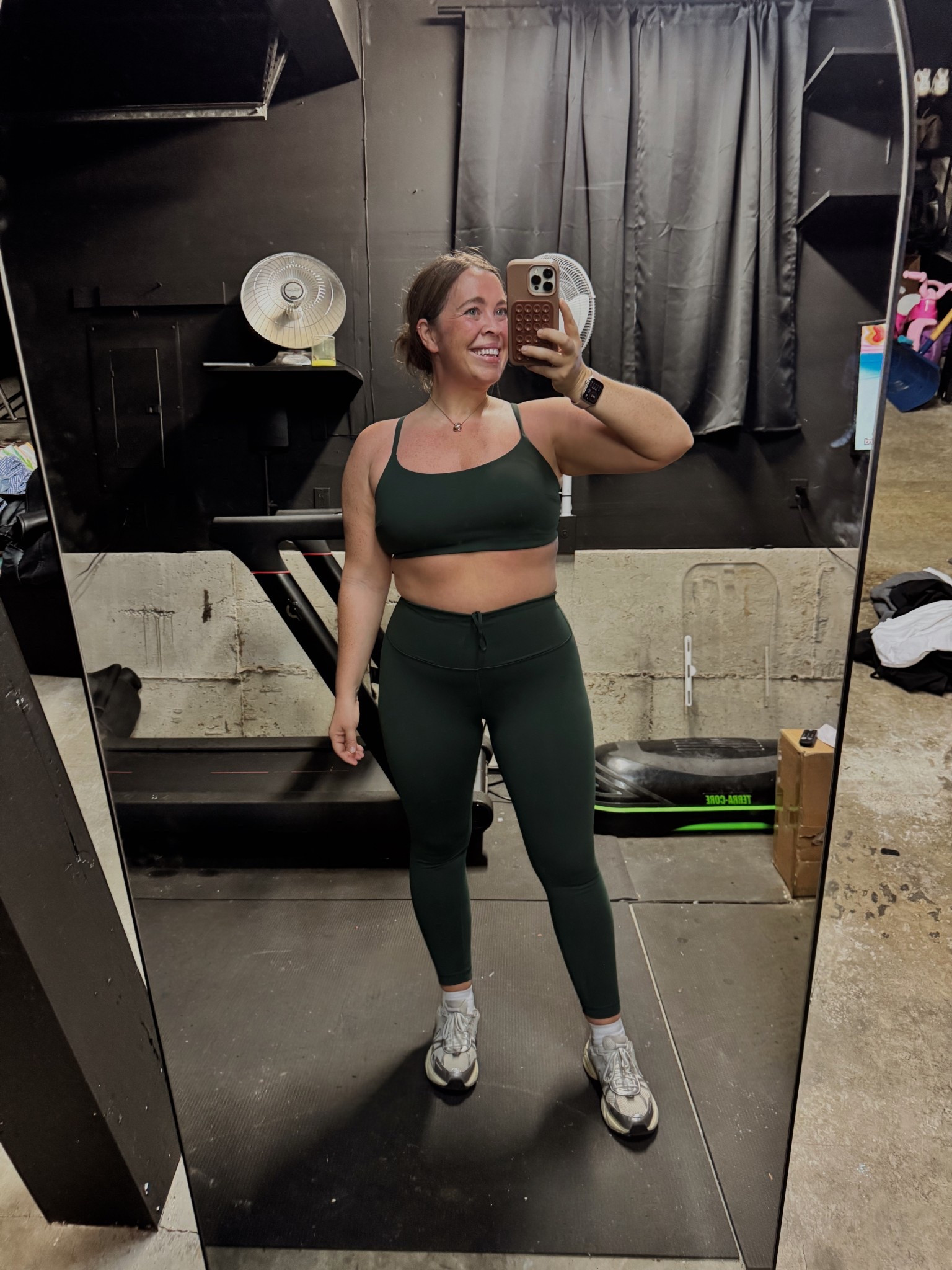 Midsize Gym OOTD 💪🏻

Wearing a size 12

Size 12 | Large | 5’4"

#LTKFindsUnder100 #LTKActive #LTKMidsize