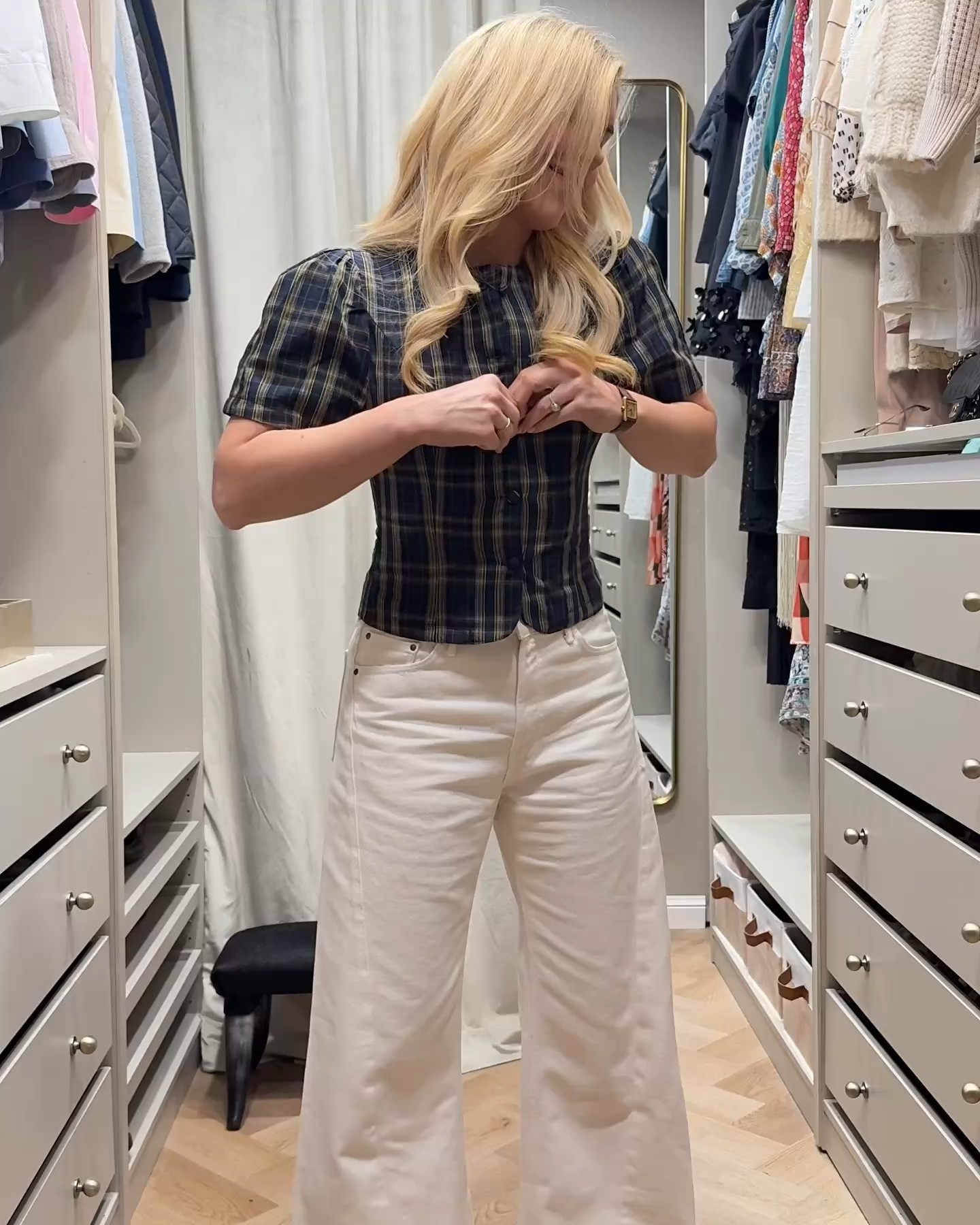 Top runs SMALL, size down!

Love the shape of these twist jeans. 
I sized down (there’s no stretch) I’m in 26 instead of my usual 25

Comment SHOP below to receive a DM with the link to this post on my LTK ⬇ https://liketk.it/6b2TA ltkvideo