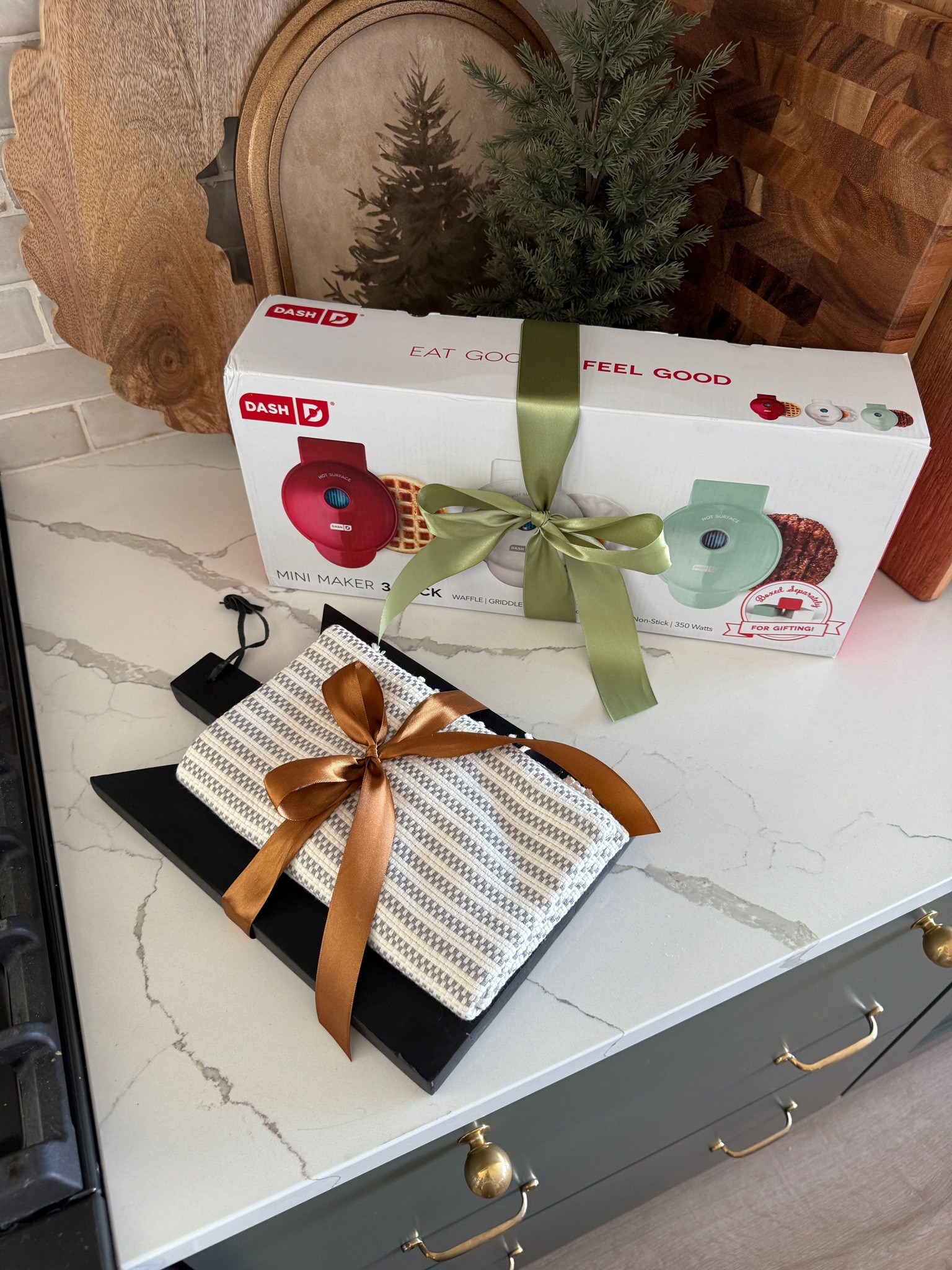 Need holiday gift ideas? I got ya! Two gift ideas, under $50 from @Wayfair! #wayfairpartner #wayfair #holidaygiftguide 


#LTKHoliday #LTKFindsUnder50 #LTKGiftGuide