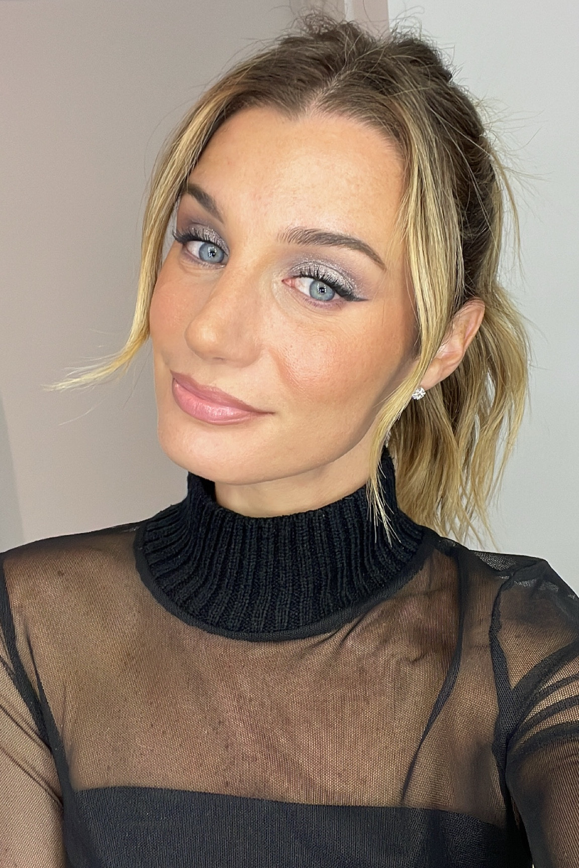 Silver Smokey eye for the perfect holiday look! 

#LTKbeauty #LTKHoliday #LTKCyberWeek