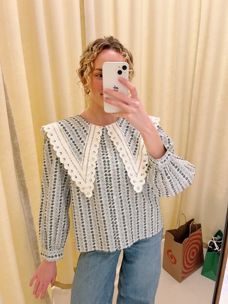 Stopped into Loeffler Randall yesterday and had to leave with this cute blouse! This will be perfect going into spring and summer and I love the exaggerated collar. 

// spring blouses, spring workwear, unique workwear, floral blouse