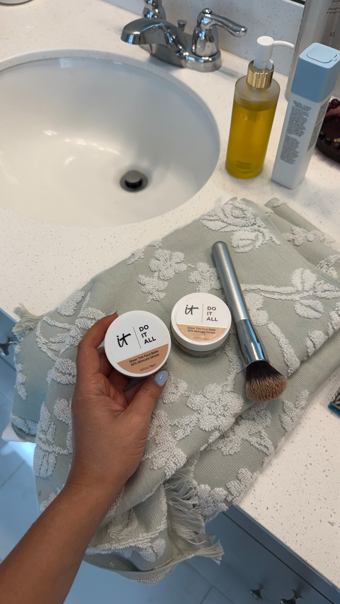 The best lightweight foundation and blurring brush! 

#LTKgrwm #LTKBeauty #LTKmorningroutine