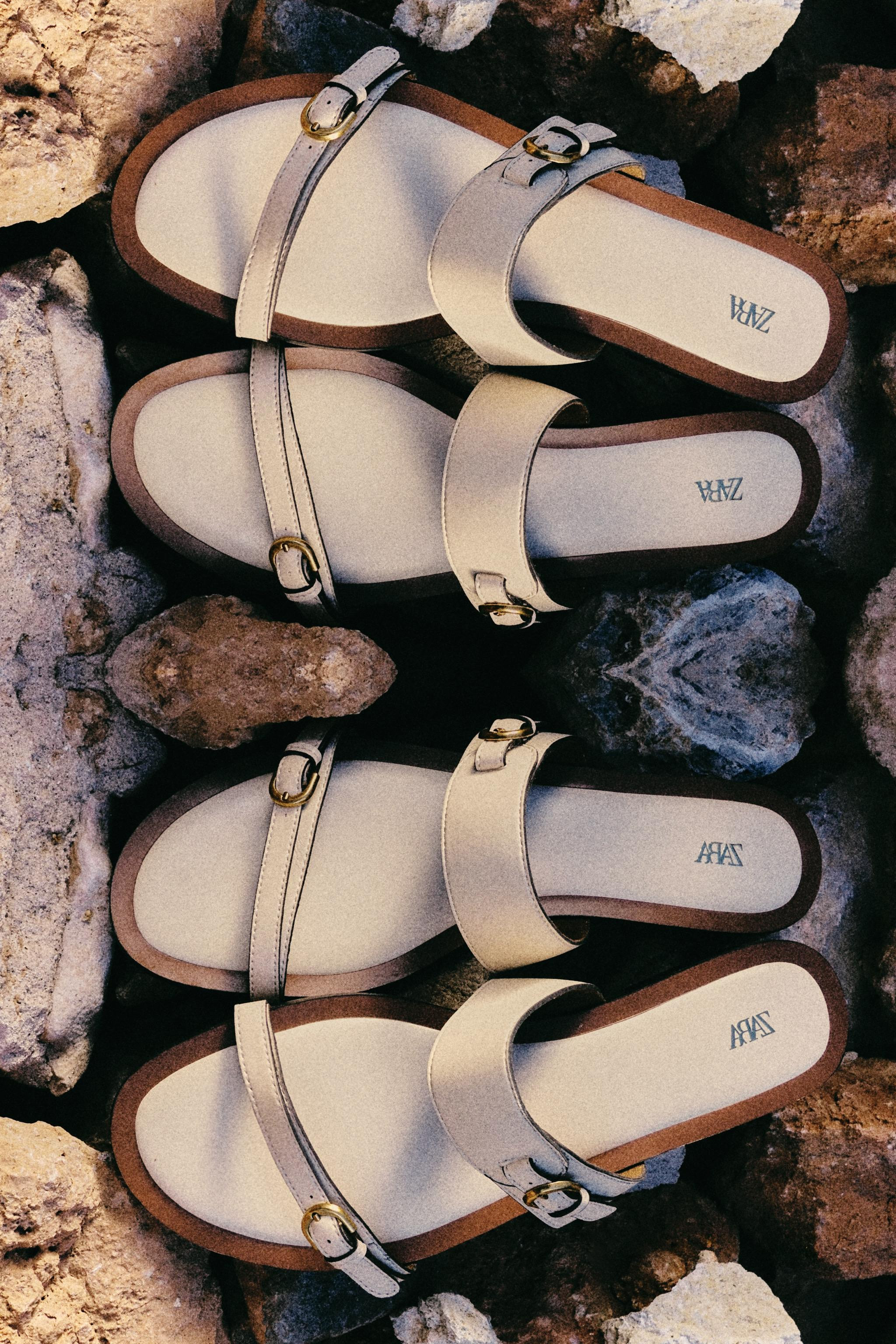 BUCKLE DETAIL SANDALS | Zara US