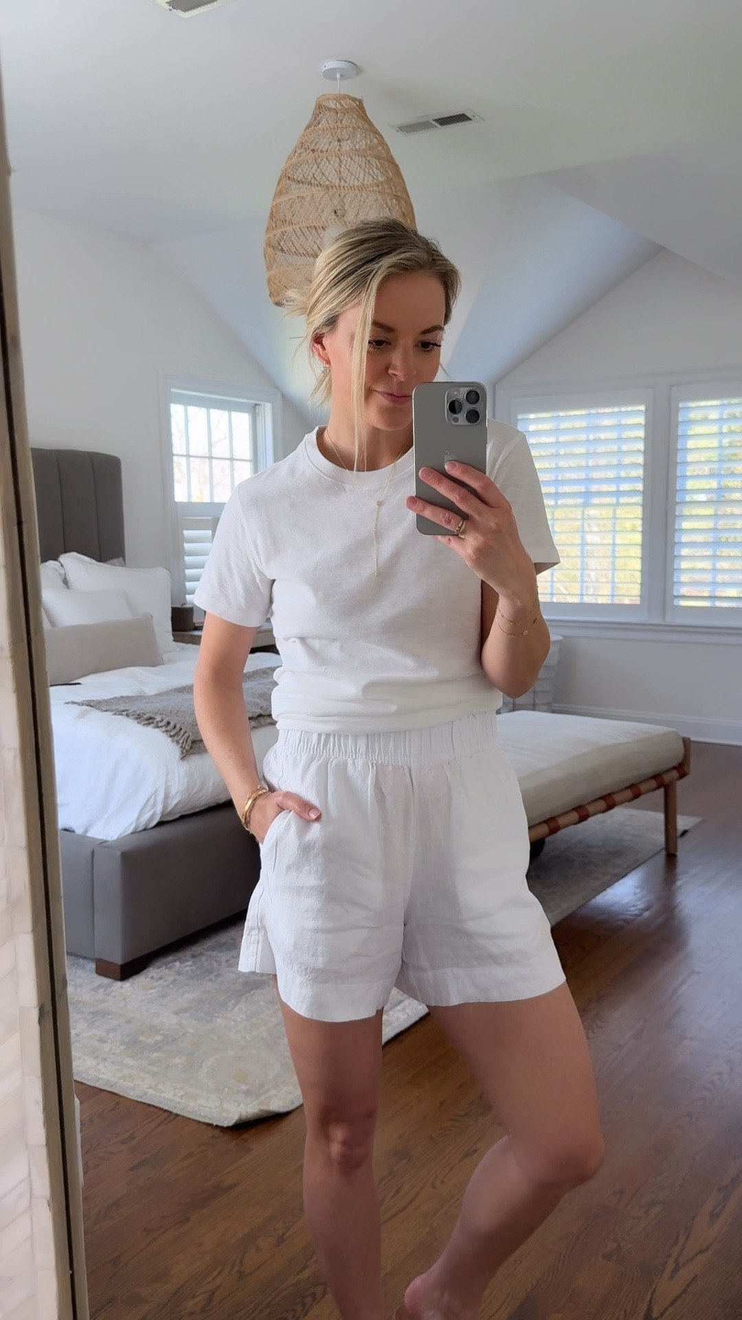 Always on the hunt for a good white tee and this one is under $25
-small white tee
-small shorts (require nude underwear, just FYI)
@Quince  #Quincepartner

